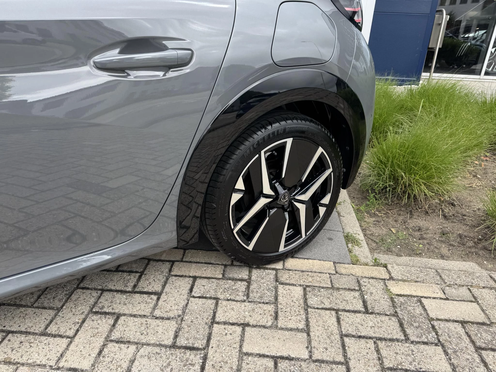 Peugeot 208 1.2 Hybrid 100 e-DCS6 GT