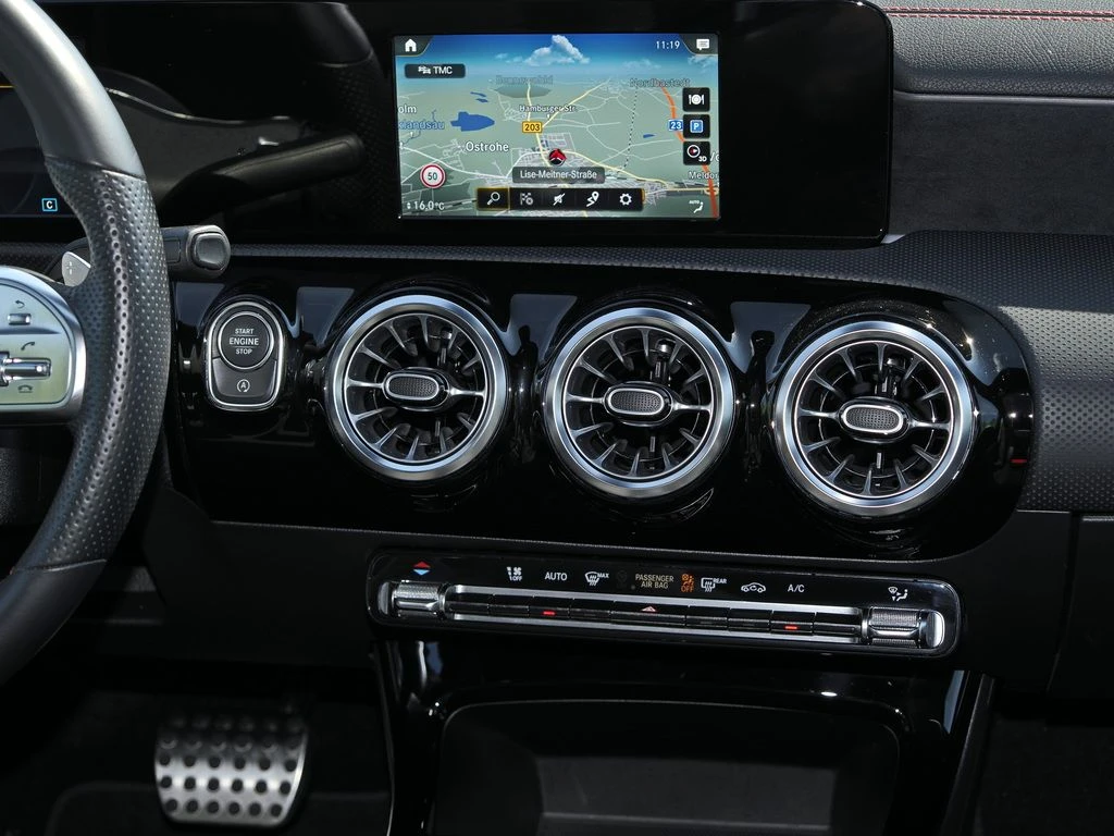 Mercedes-Benz-CLA 220 d-image-10