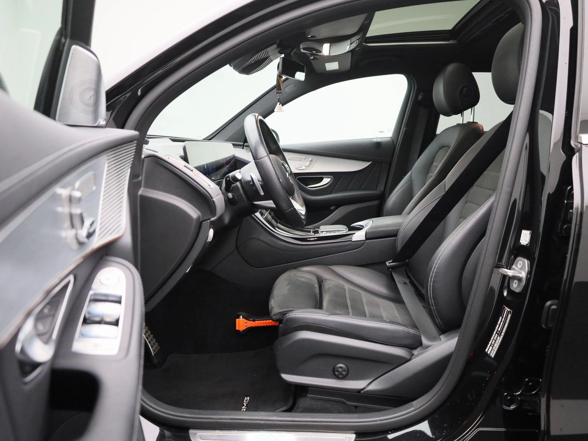Mercedes-Benz-EQC-image-12