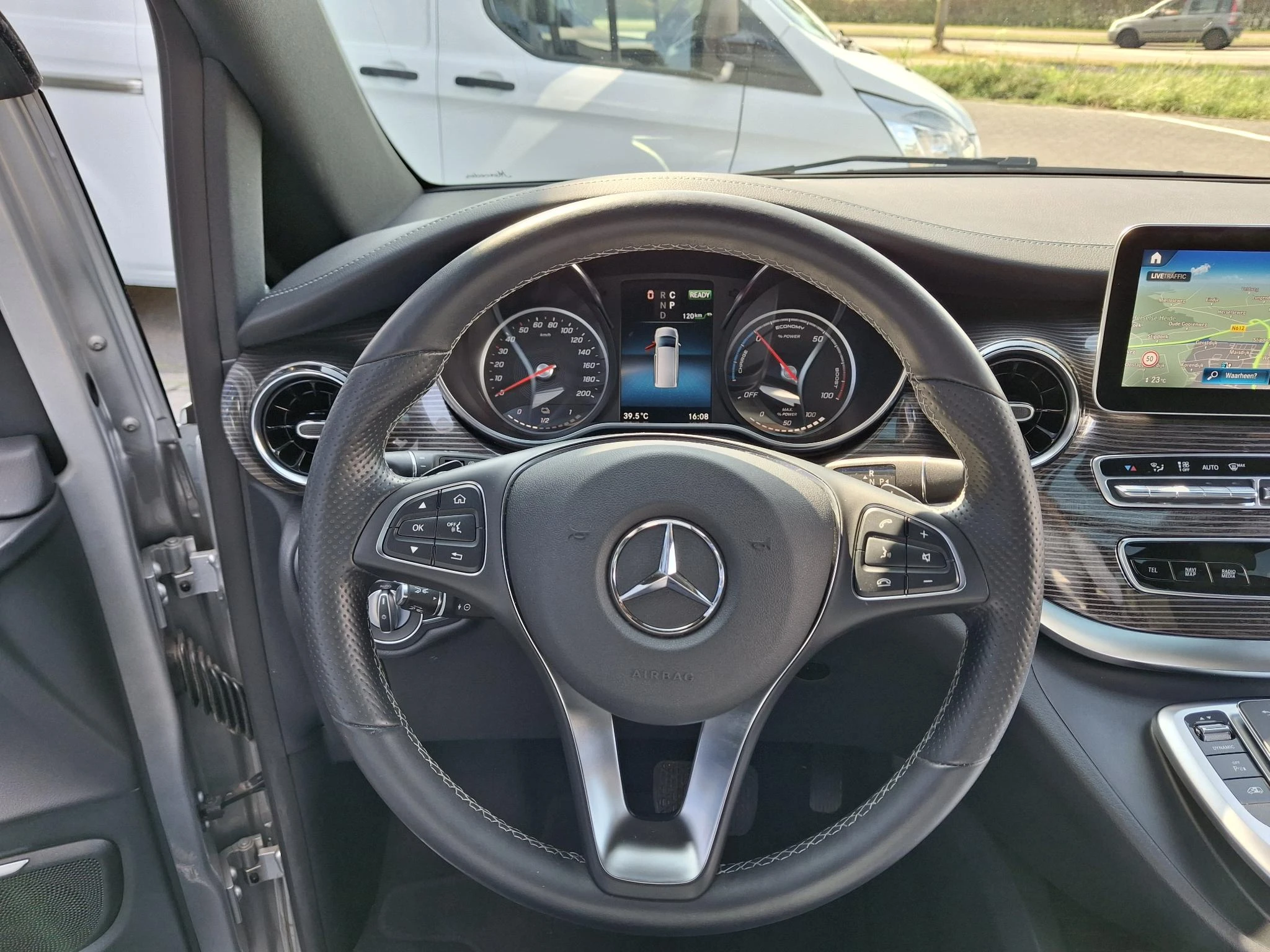 Mercedes-Benz-EQV-image-13