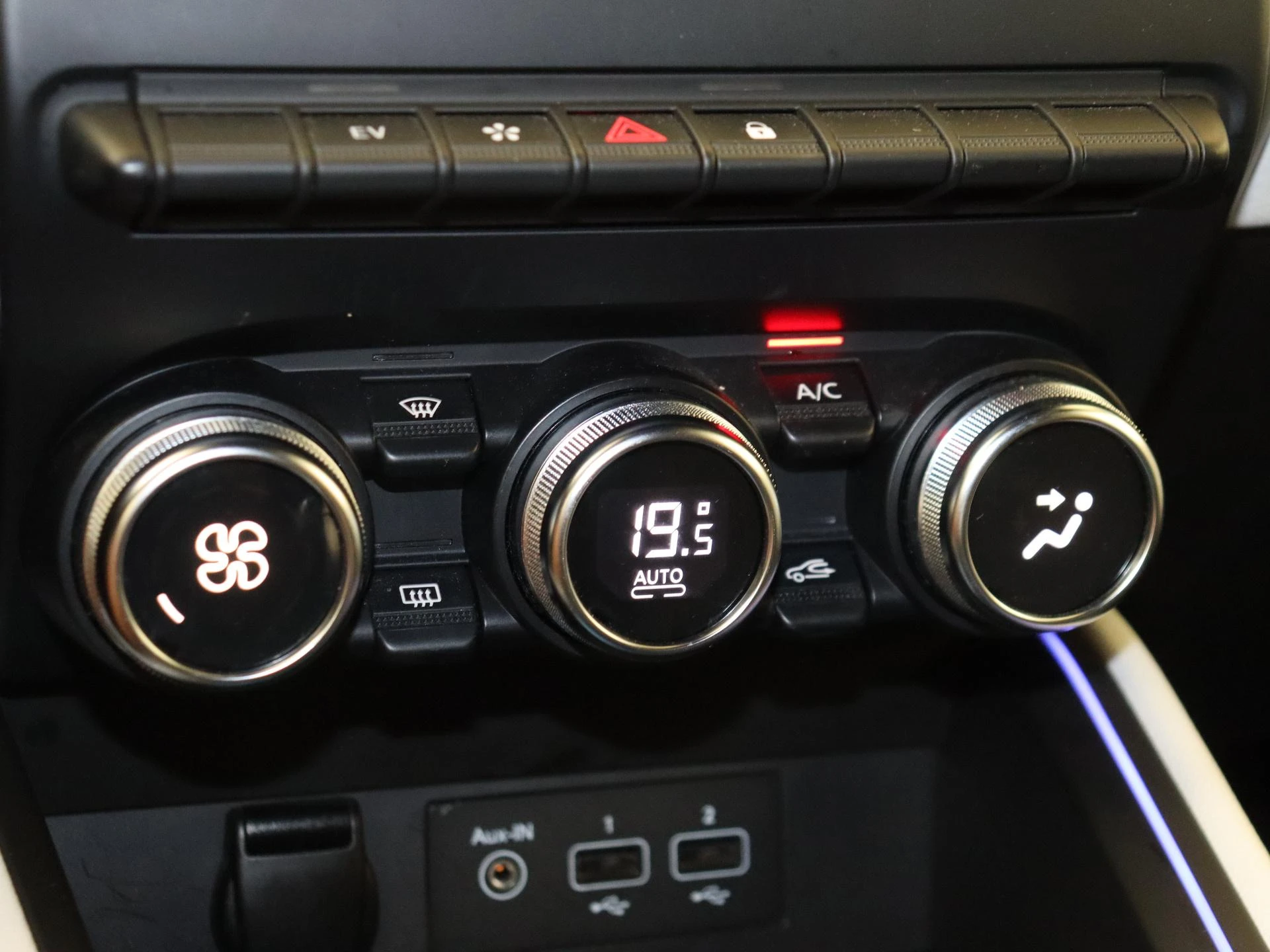 Renault-Clio-image-18