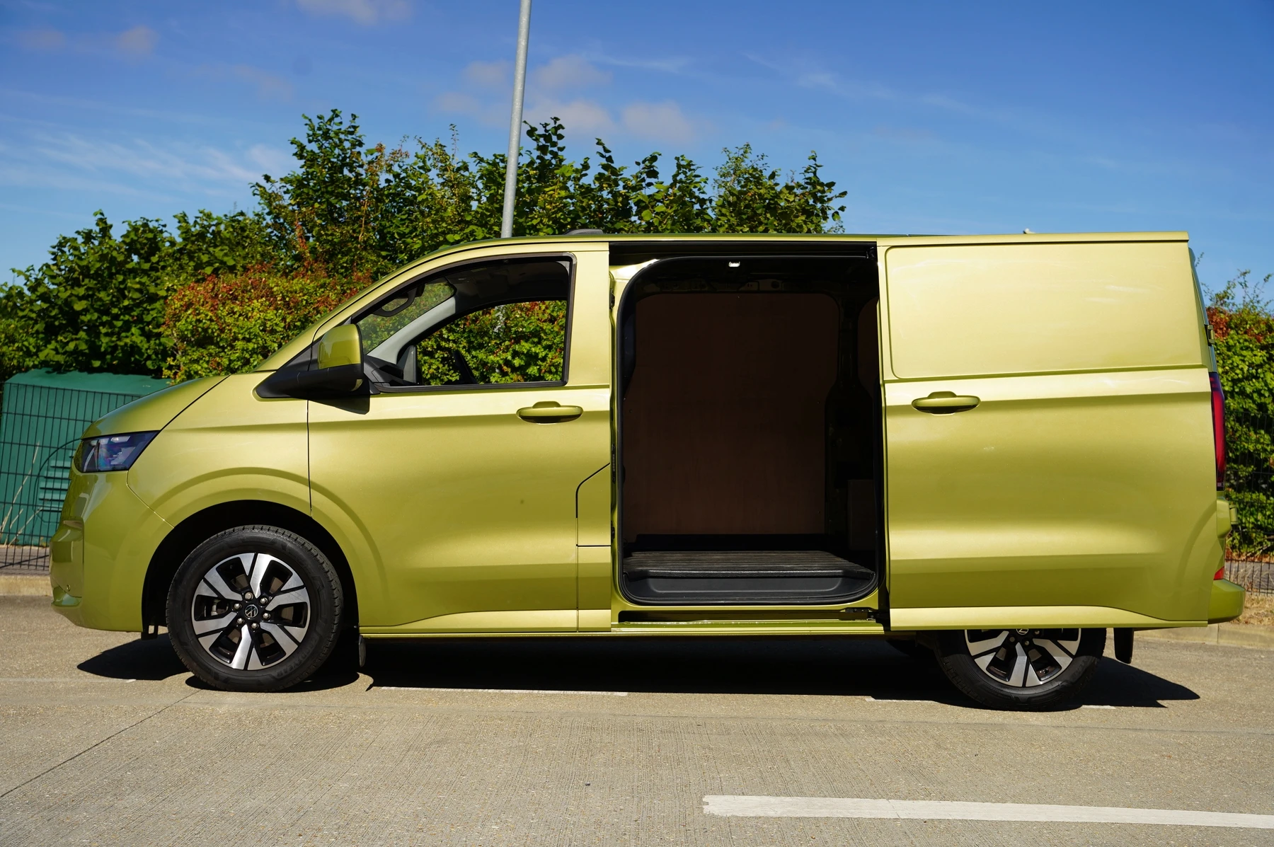 Volkswagen-Transporter-image-30