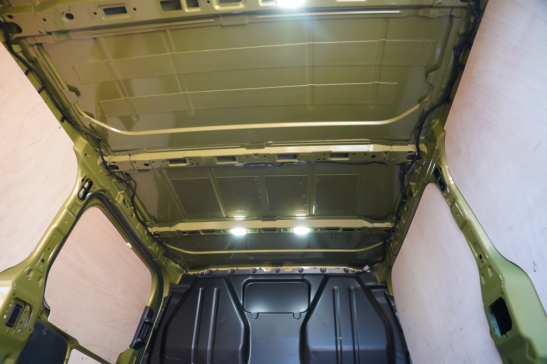 Volkswagen-Transporter-image-27