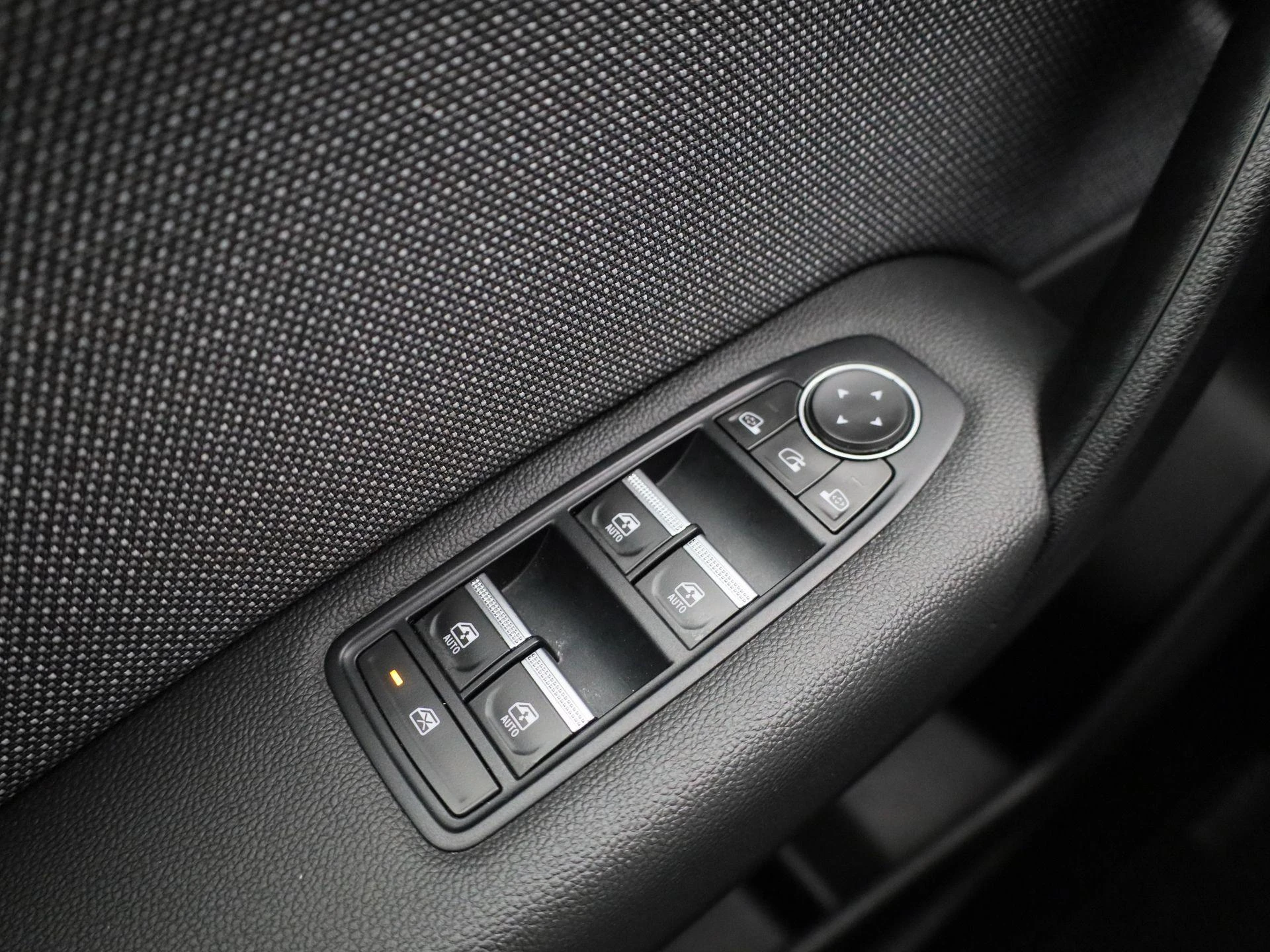 Renault-Captur-image-19