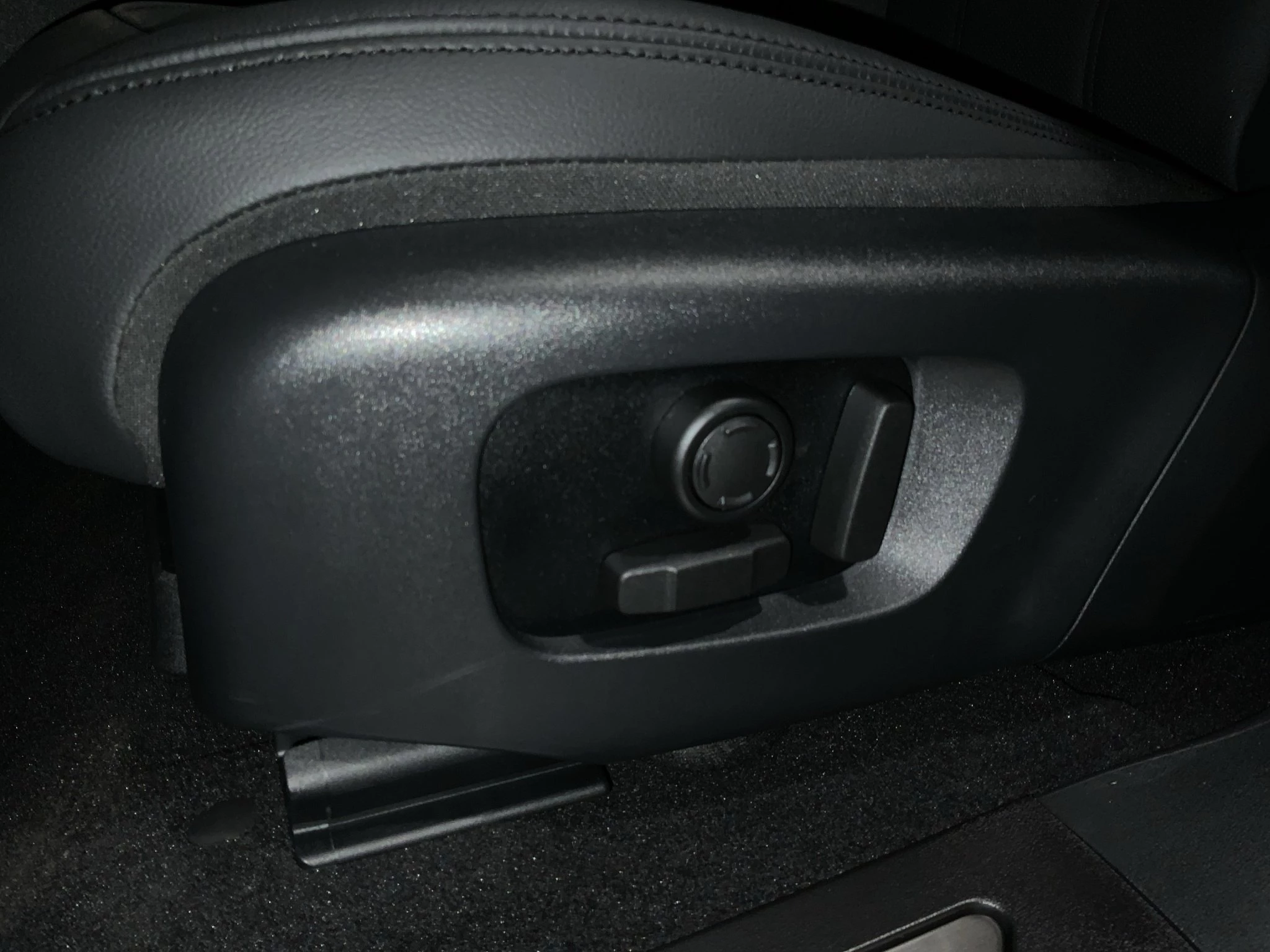 Land Rover-Range Rover Evoque-image-17