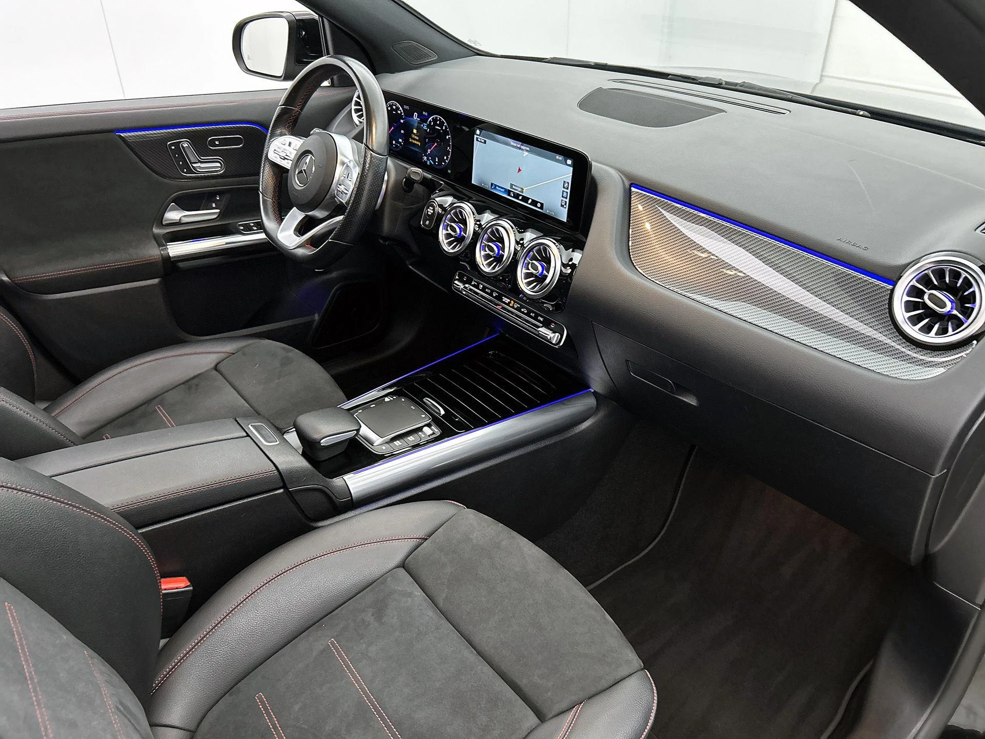 Mercedes-Benz-GLA-image-26