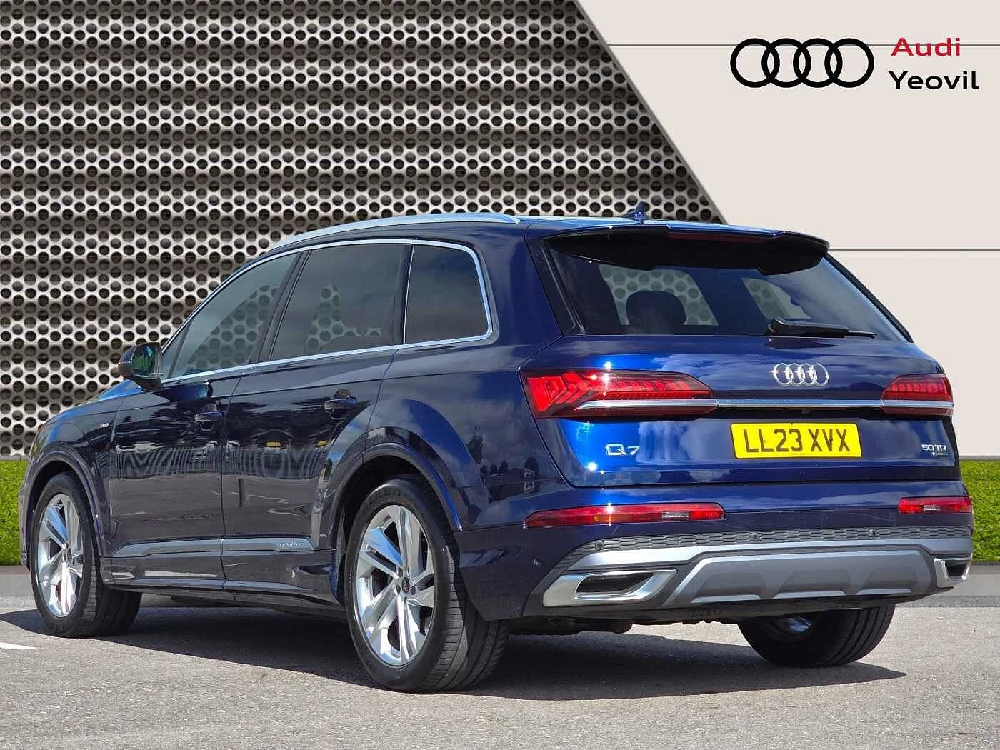 Audi-Q7-image-2