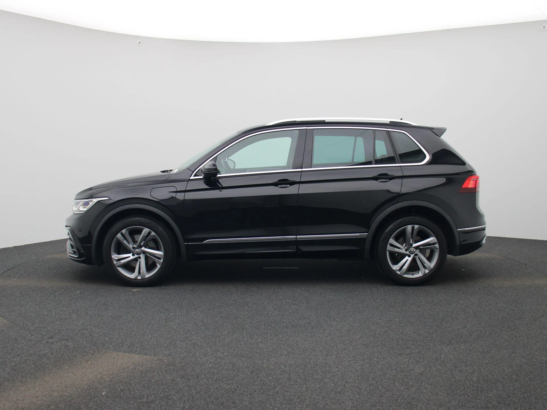 Volkswagen-Tiguan-image-3
