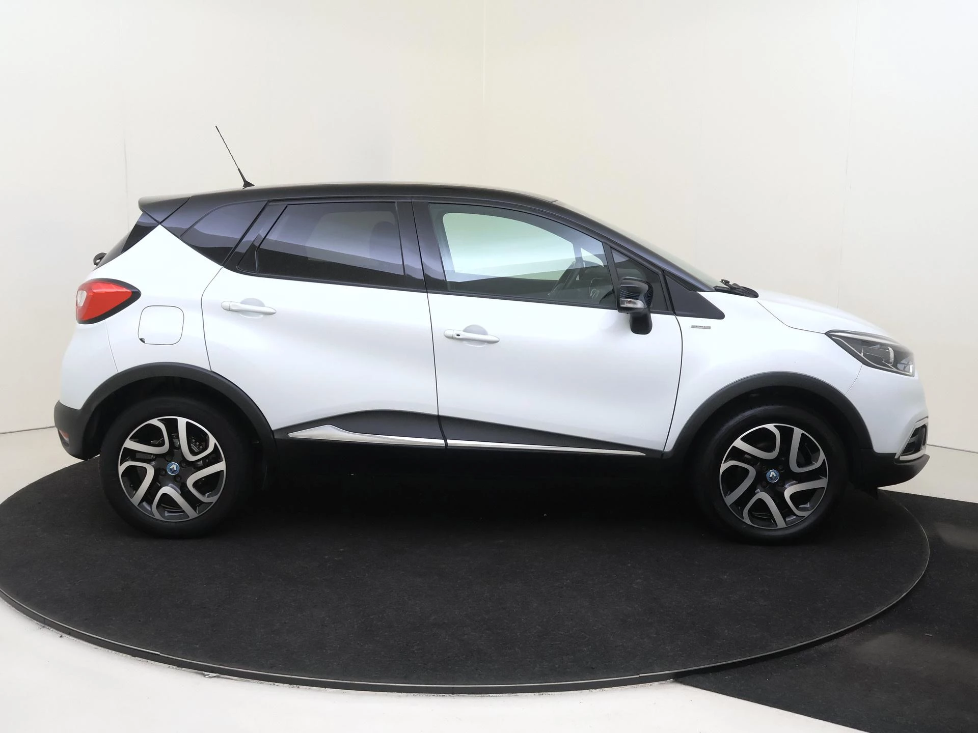 Renault-Captur-image-8
