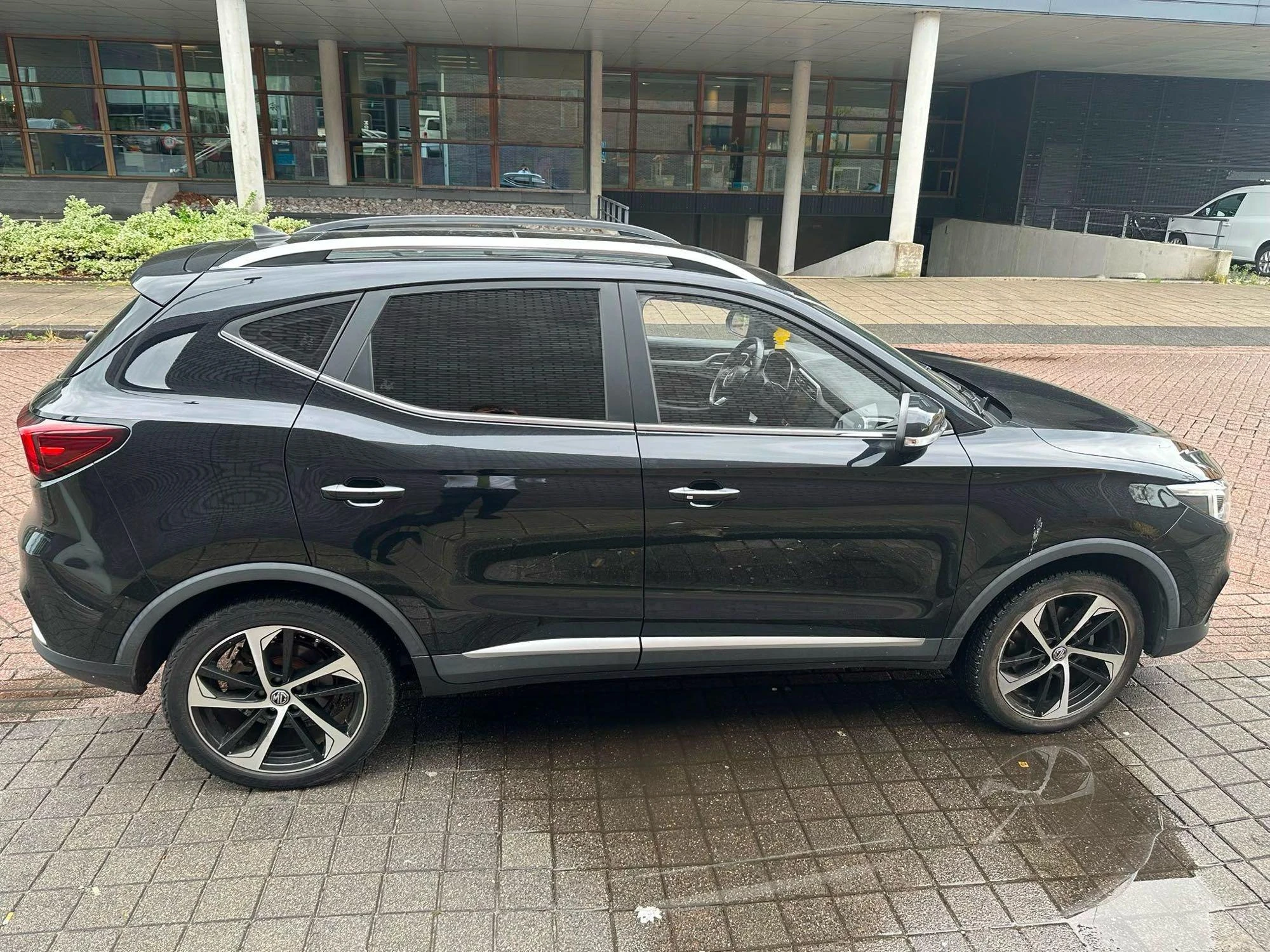 MG-ZS EV-image-13