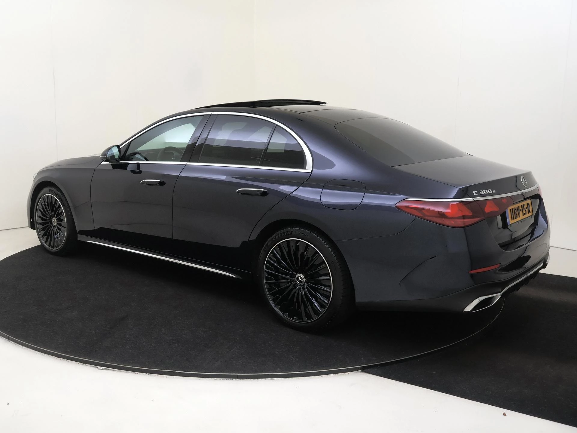 Mercedes-Benz-E-Klasse-image-2