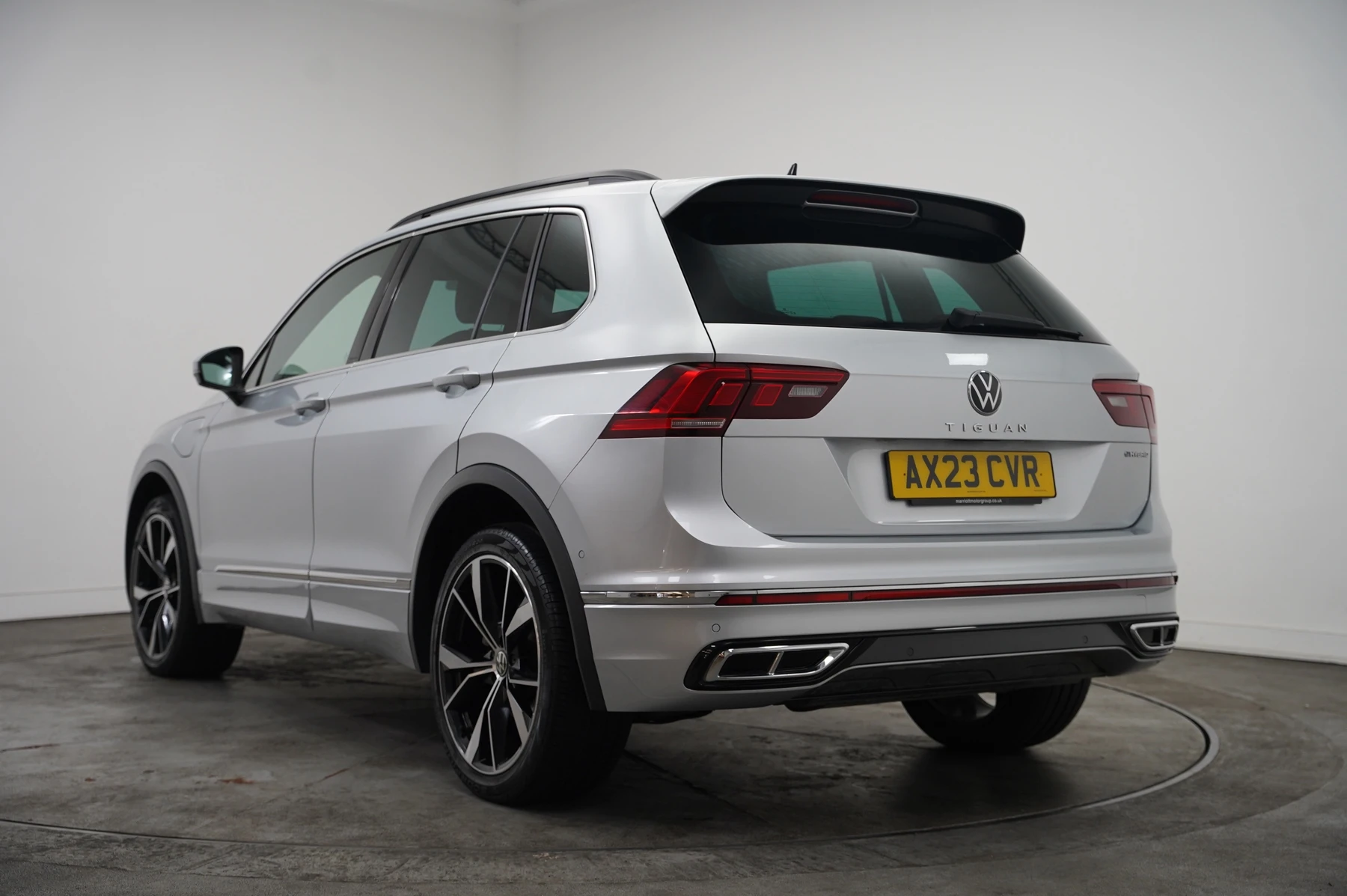 Volkswagen-Tiguan-image-2