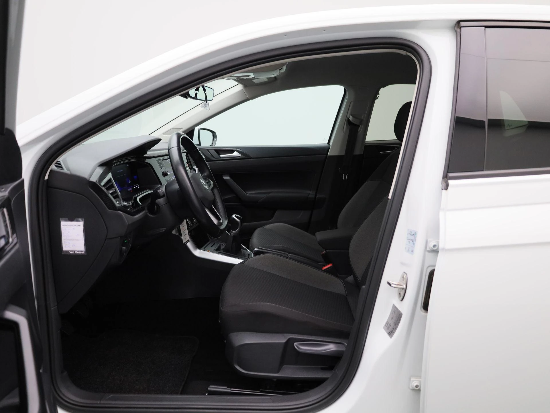 Volkswagen-Polo-image-8