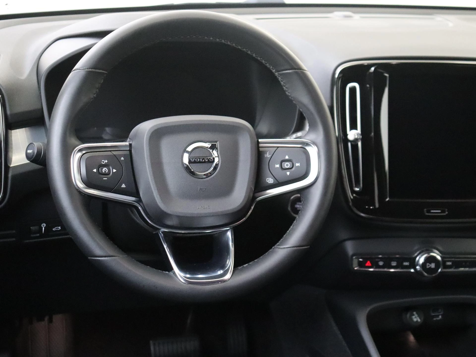 Volvo-XC40-image-9