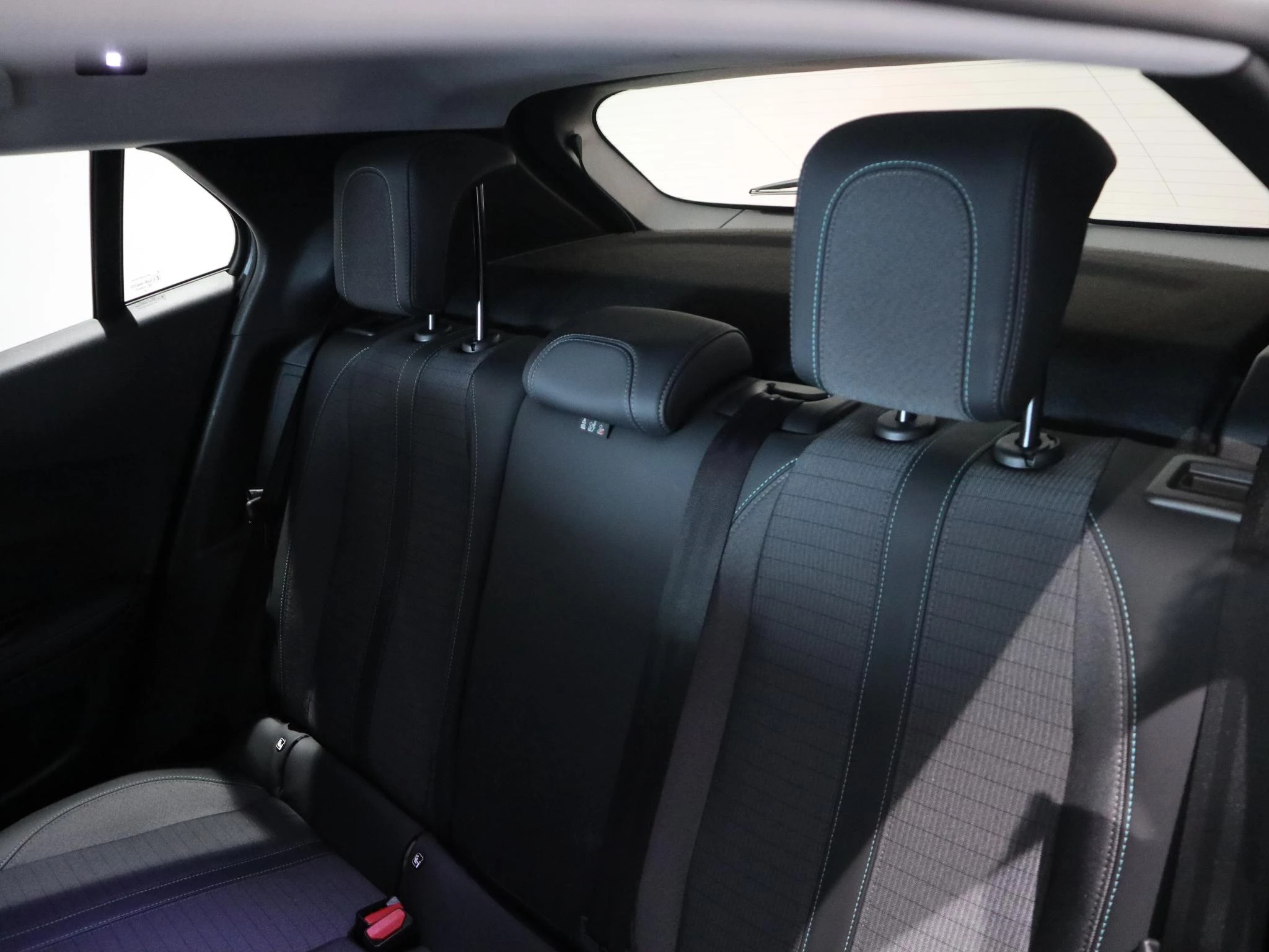 Peugeot-e-2008-image-7