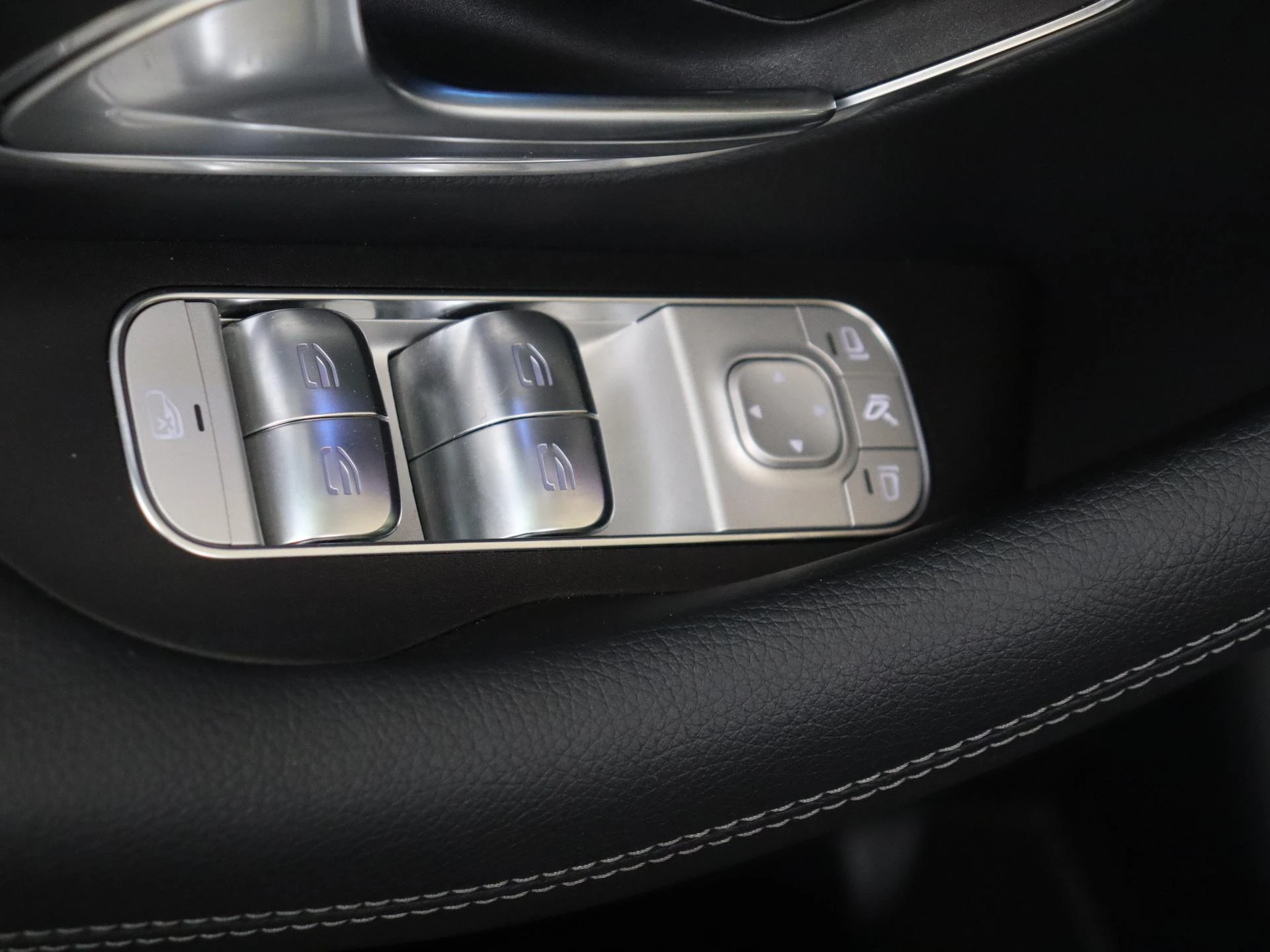 Mercedes-Benz-GLE-image-27