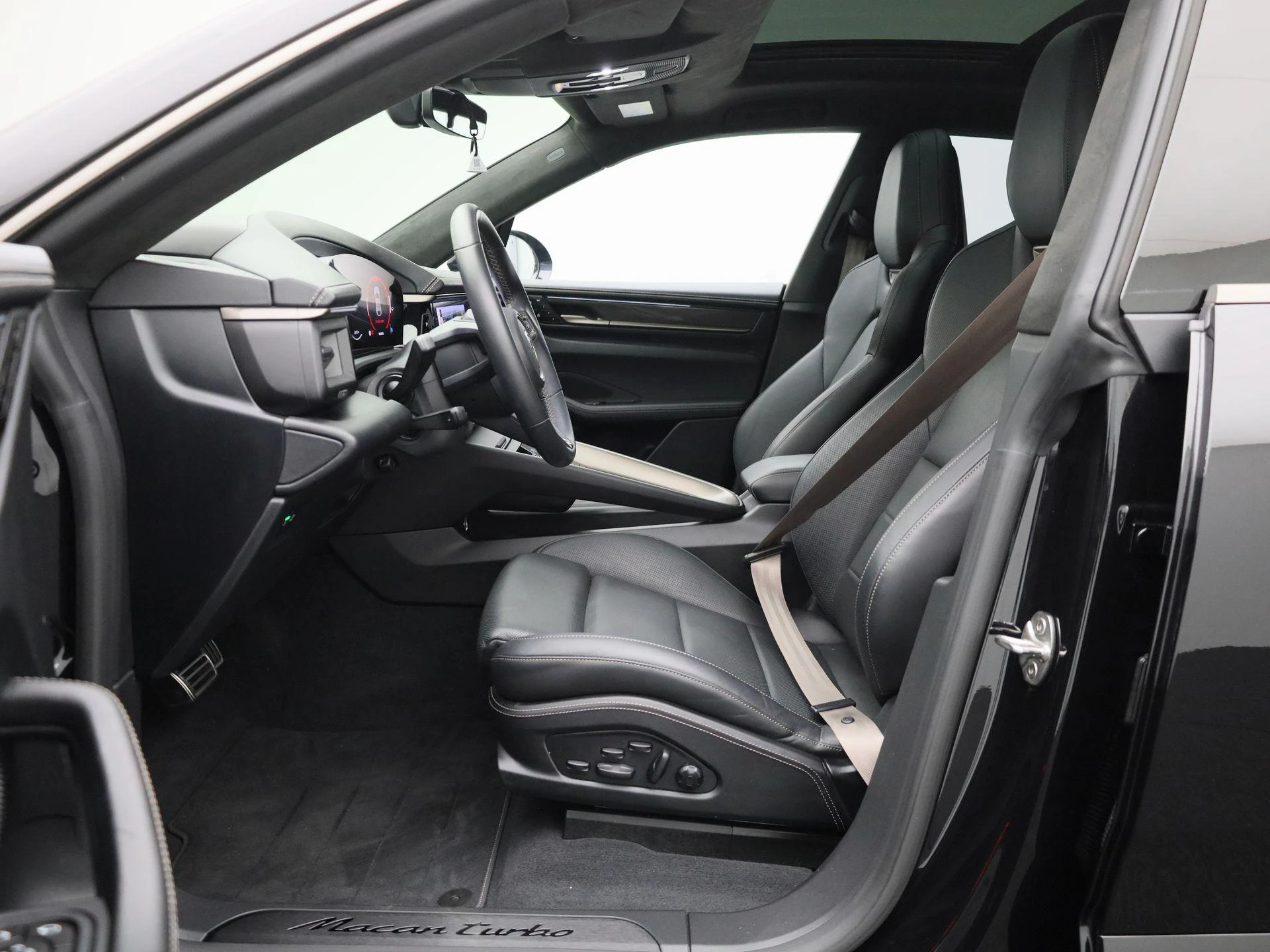 Porsche-Macan-image-10