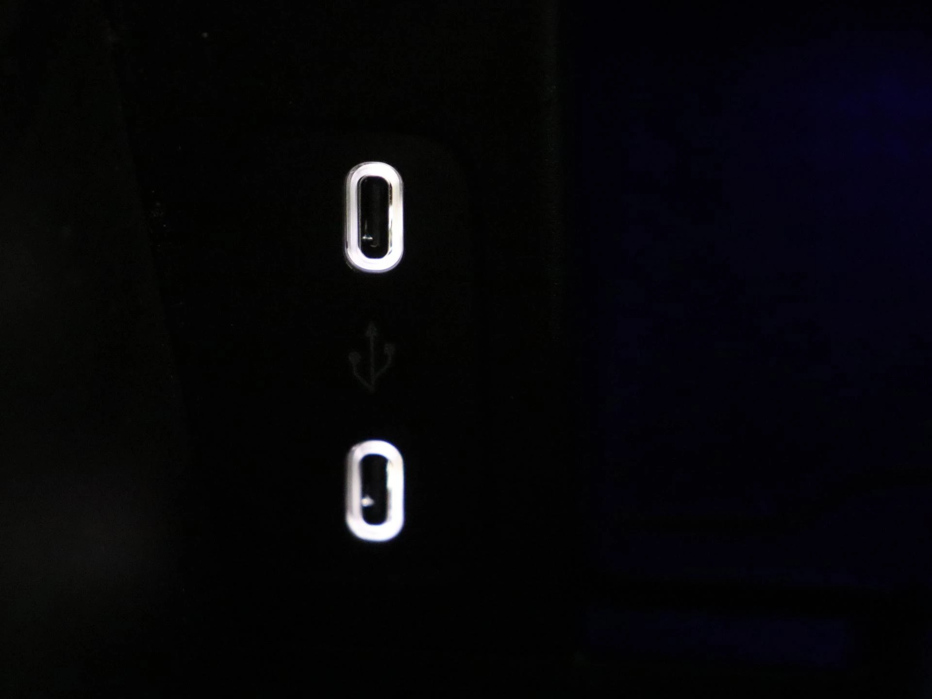 Mercedes-Benz-EQE-image-19