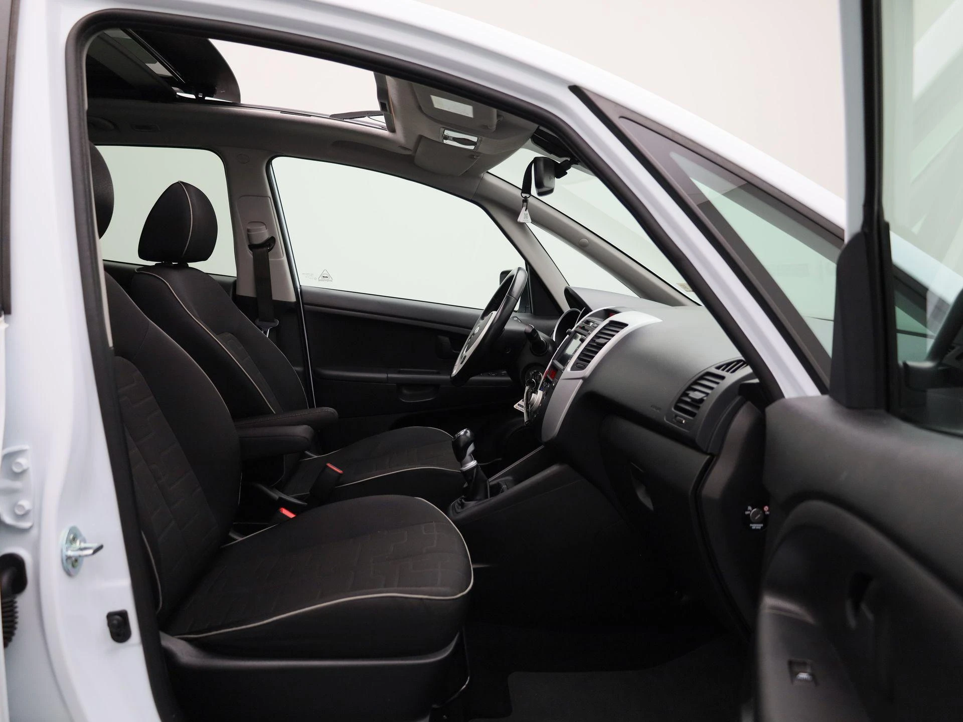 Kia-Venga-image-33