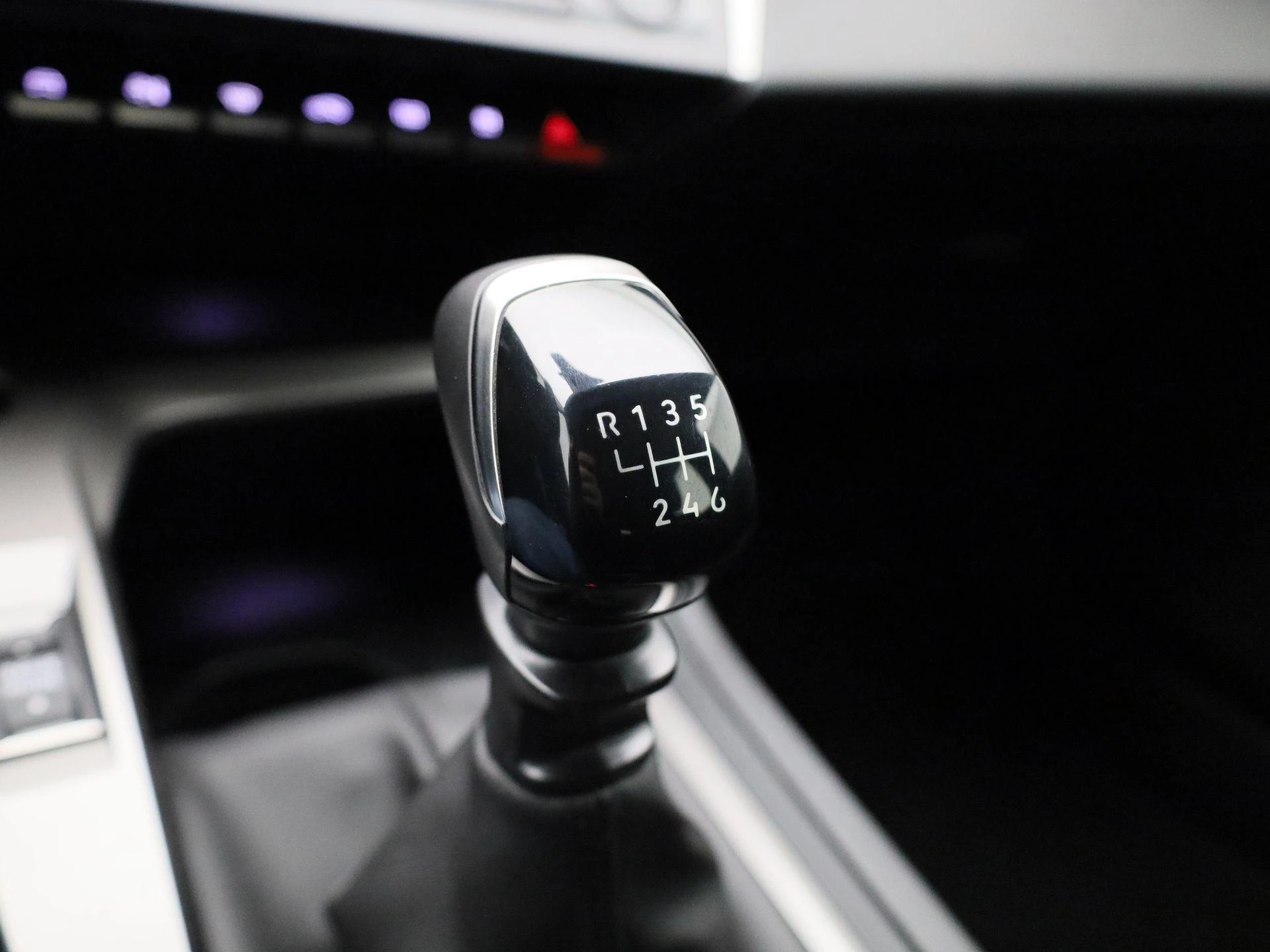 Peugeot-308-image-25