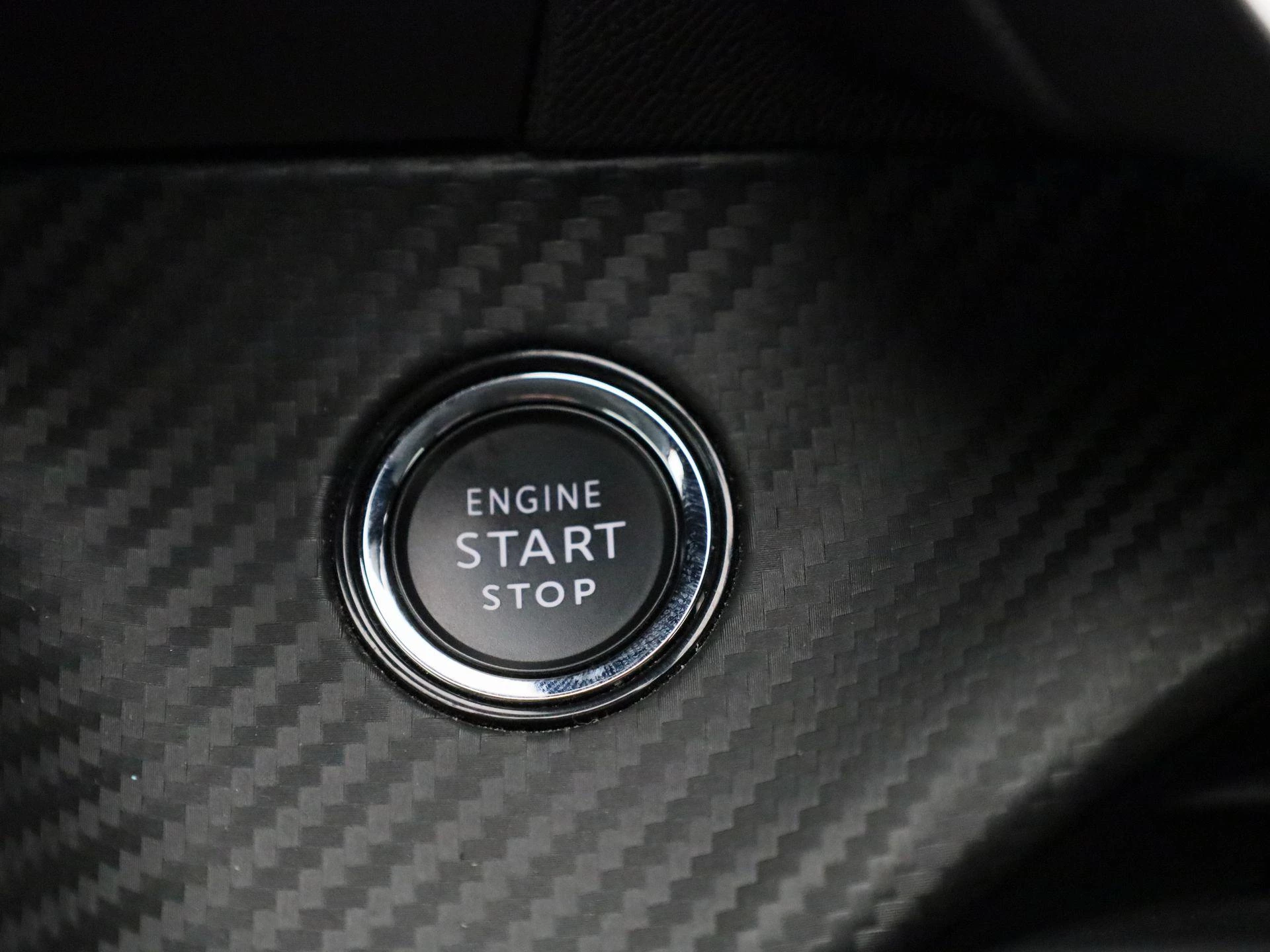 Peugeot-e-208-image-24