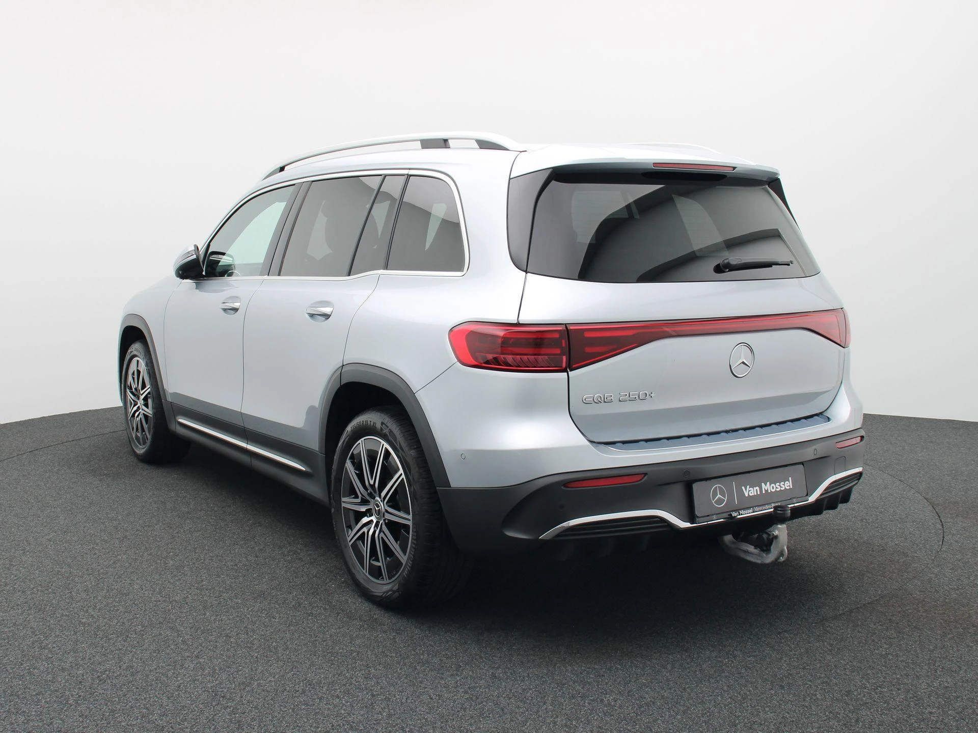 Mercedes-Benz EQB 250+ Star Edition + PANO DAK + BURMESTER + HEAD UP + TREKHAAK +