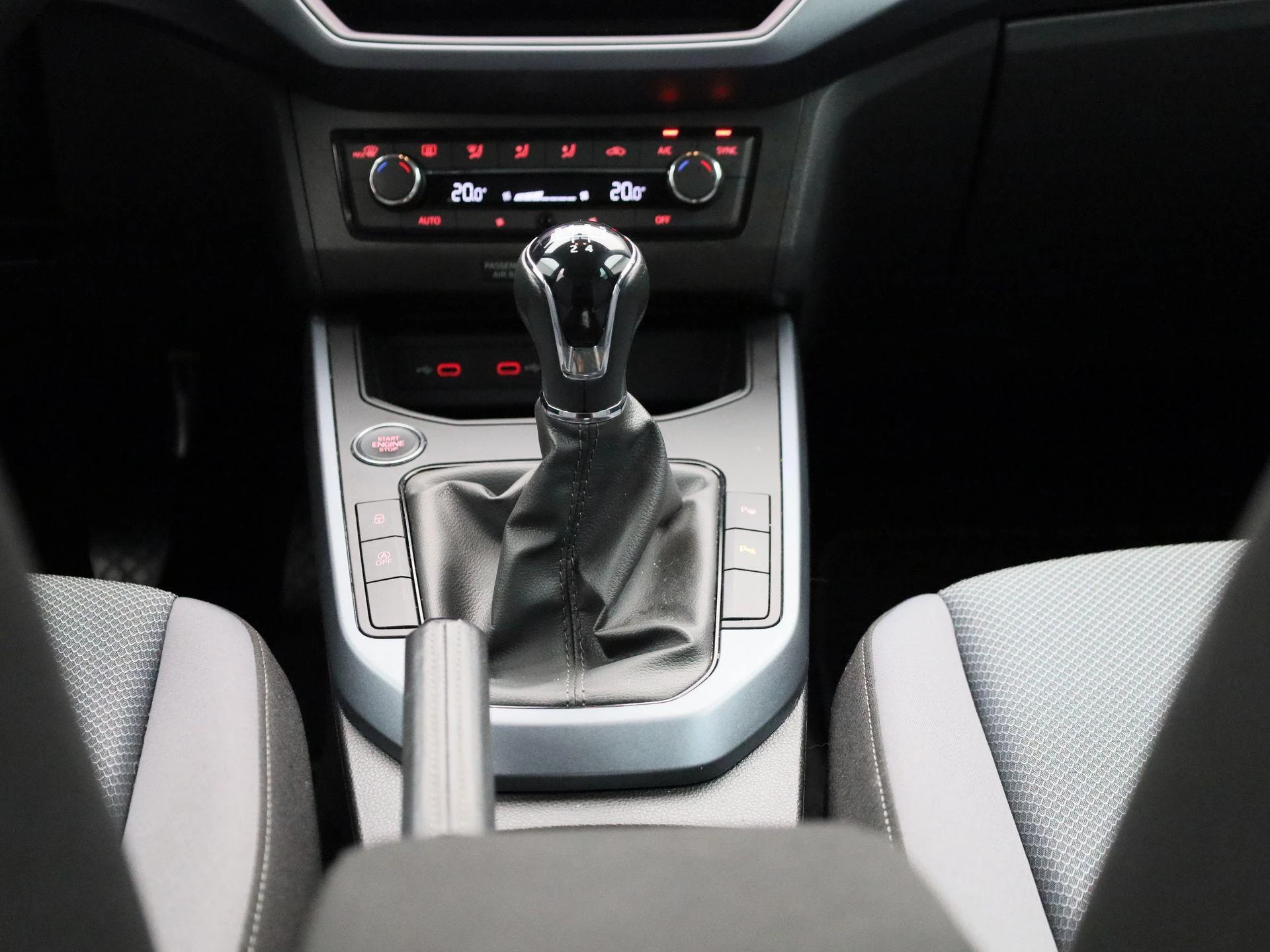 SEAT-Arona-image-9