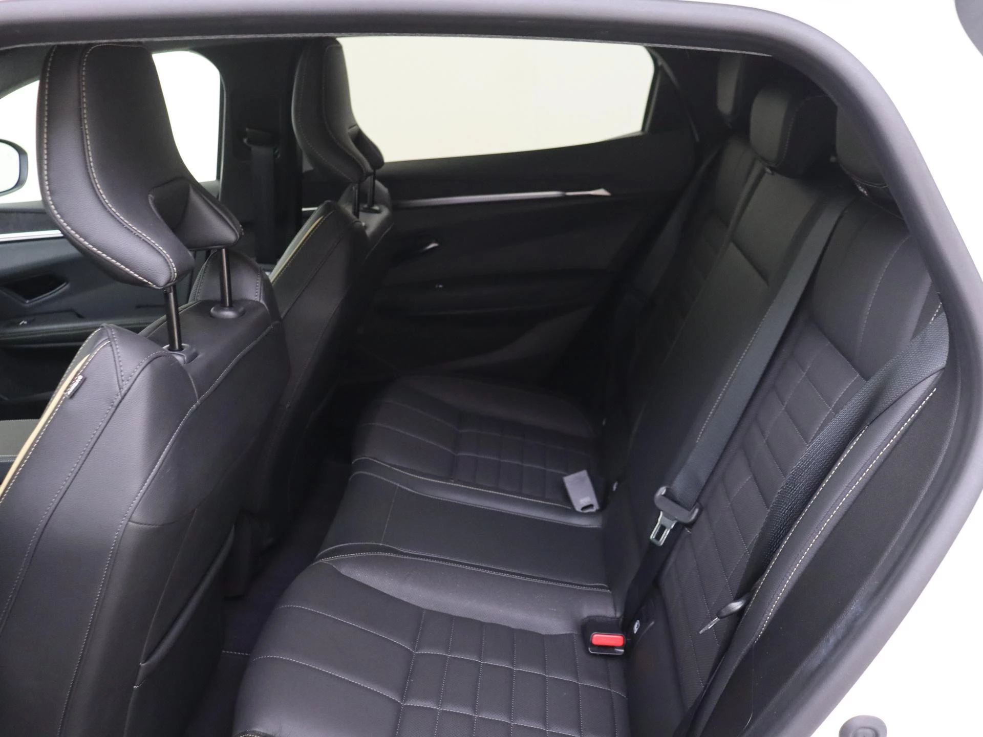 Renault-Megane E-Tech-image-10