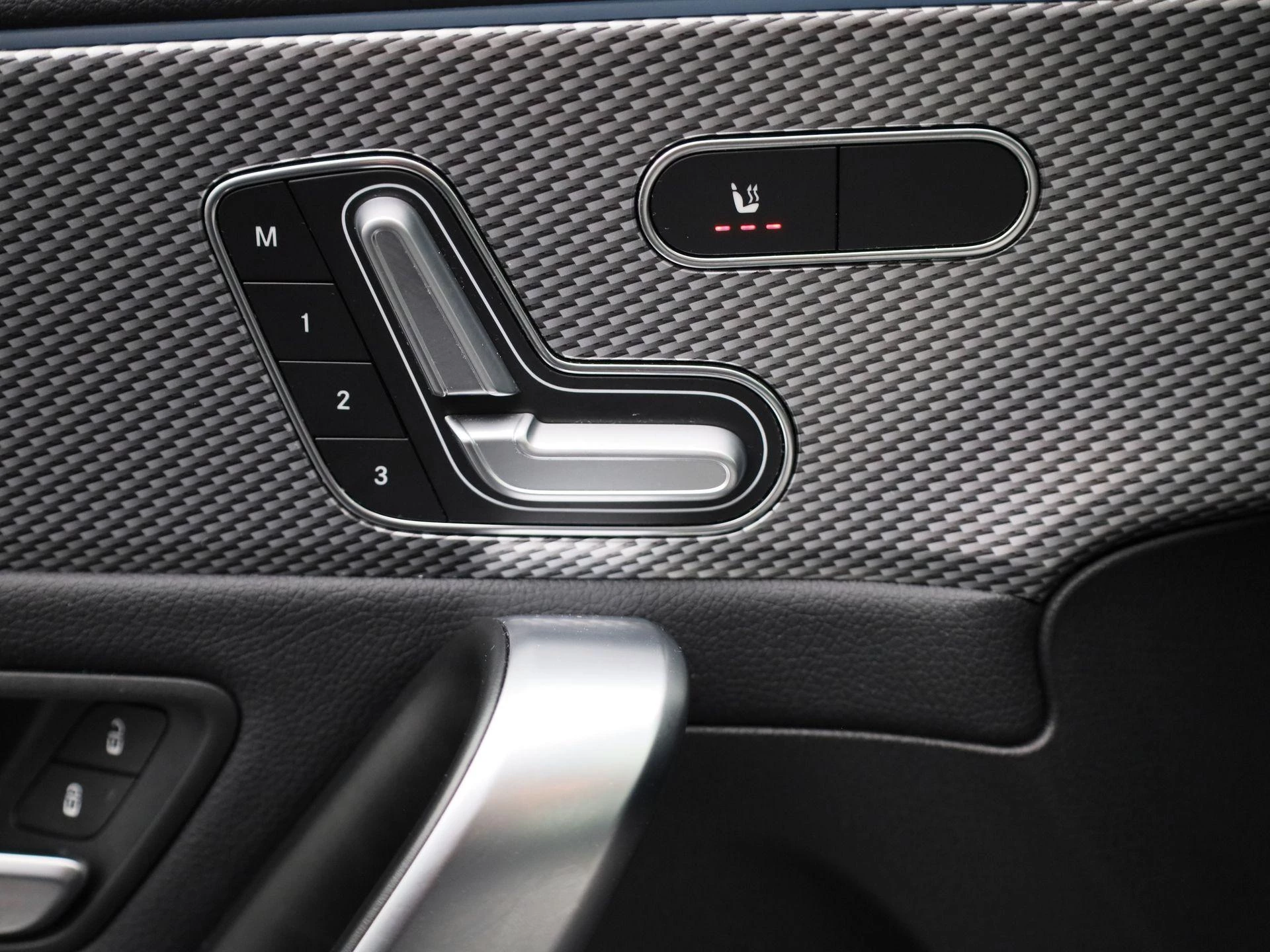 Mercedes-Benz-CLA-image-21
