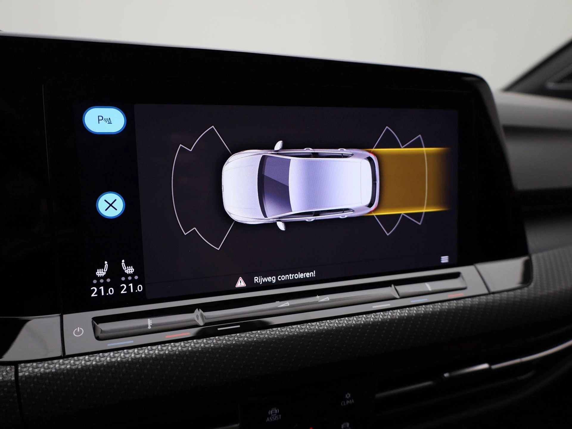 Volkswagen-Golf-image-24