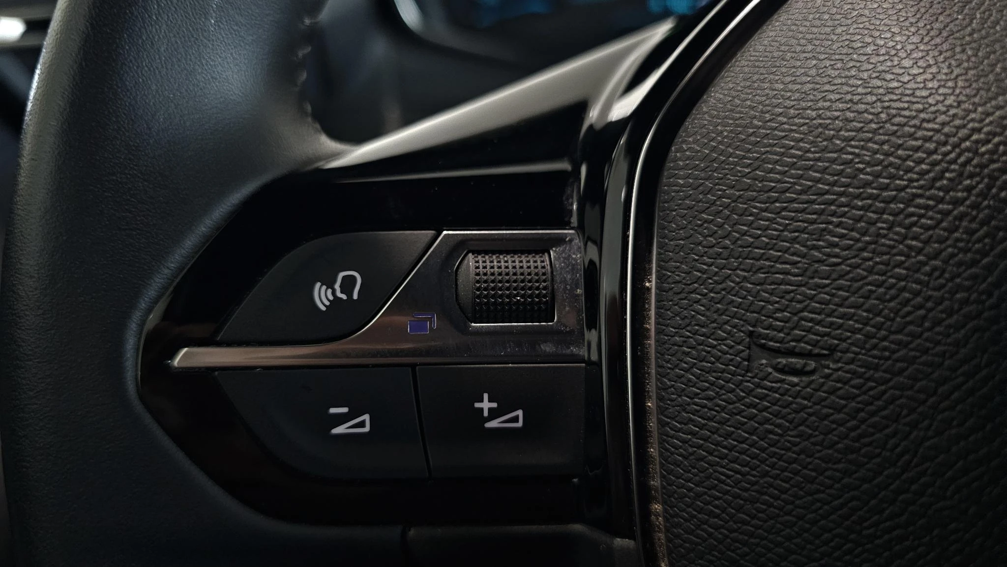 Peugeot-e-2008-image-18