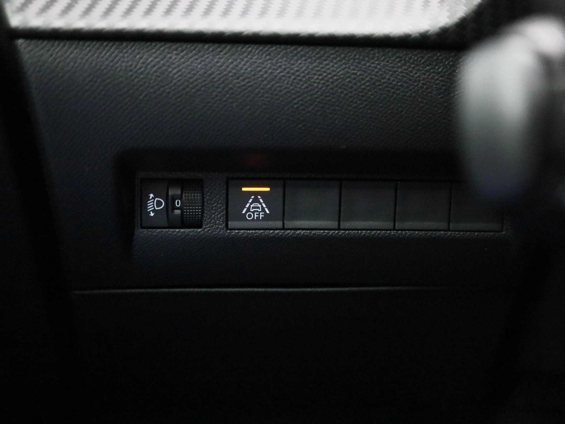 Peugeot-e-208-image-27