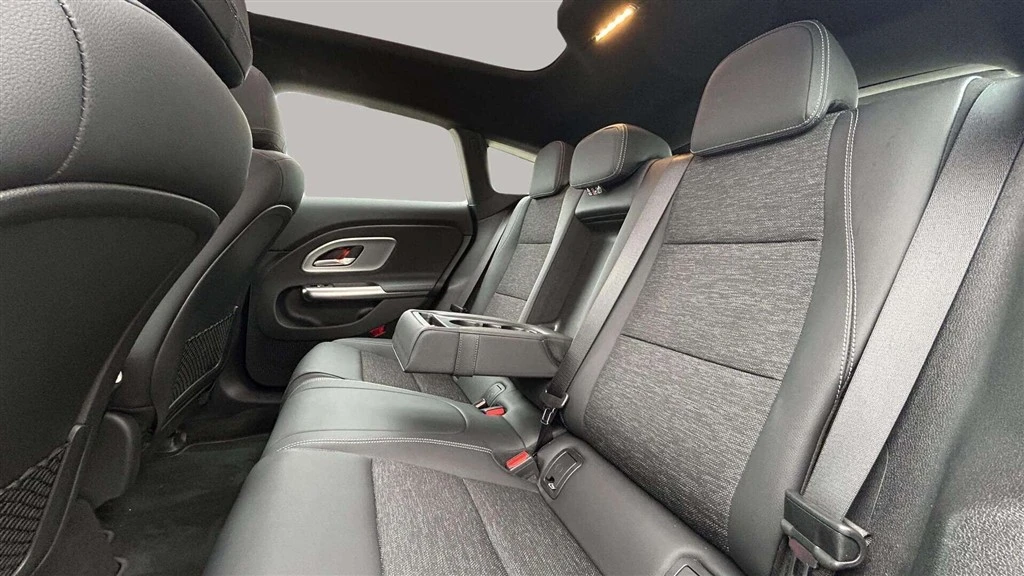Mercedes-Benz-CLA-image-24