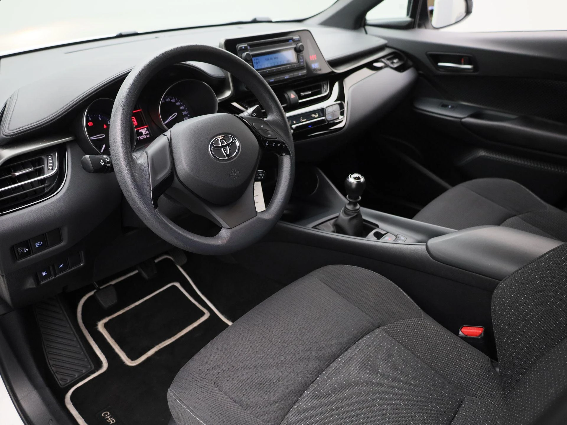 Toyota-C-HR-image-15