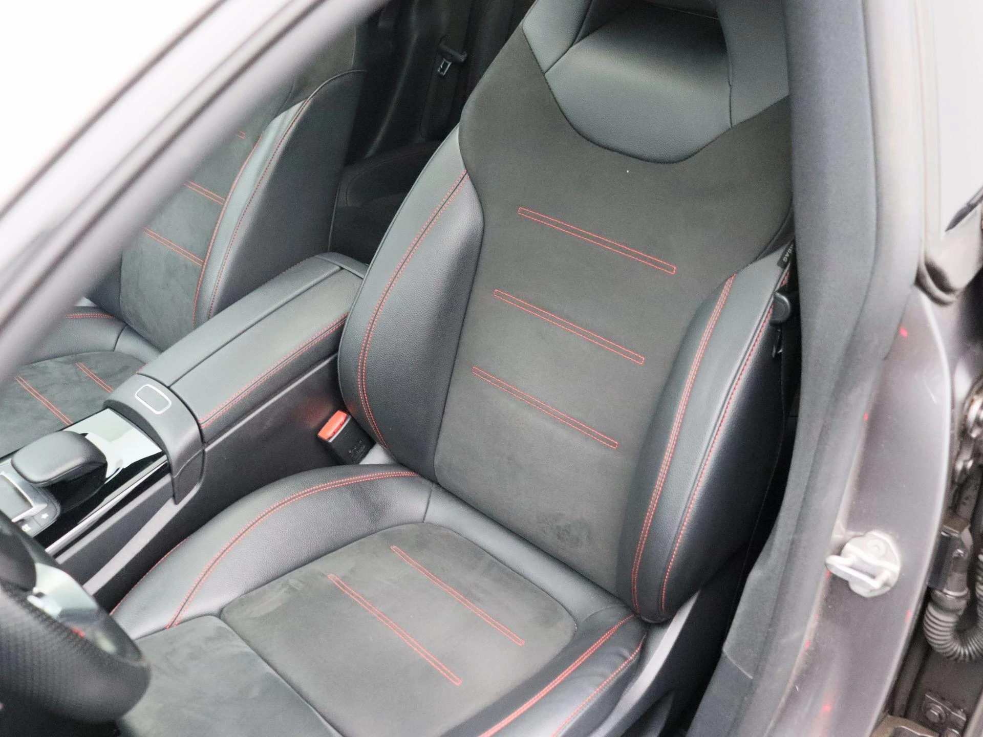 Mercedes-Benz CLA 200 AMG Line Shooting Brake + PANORAMISCH DAK + MULTIBEAM LED + CARPLAY +