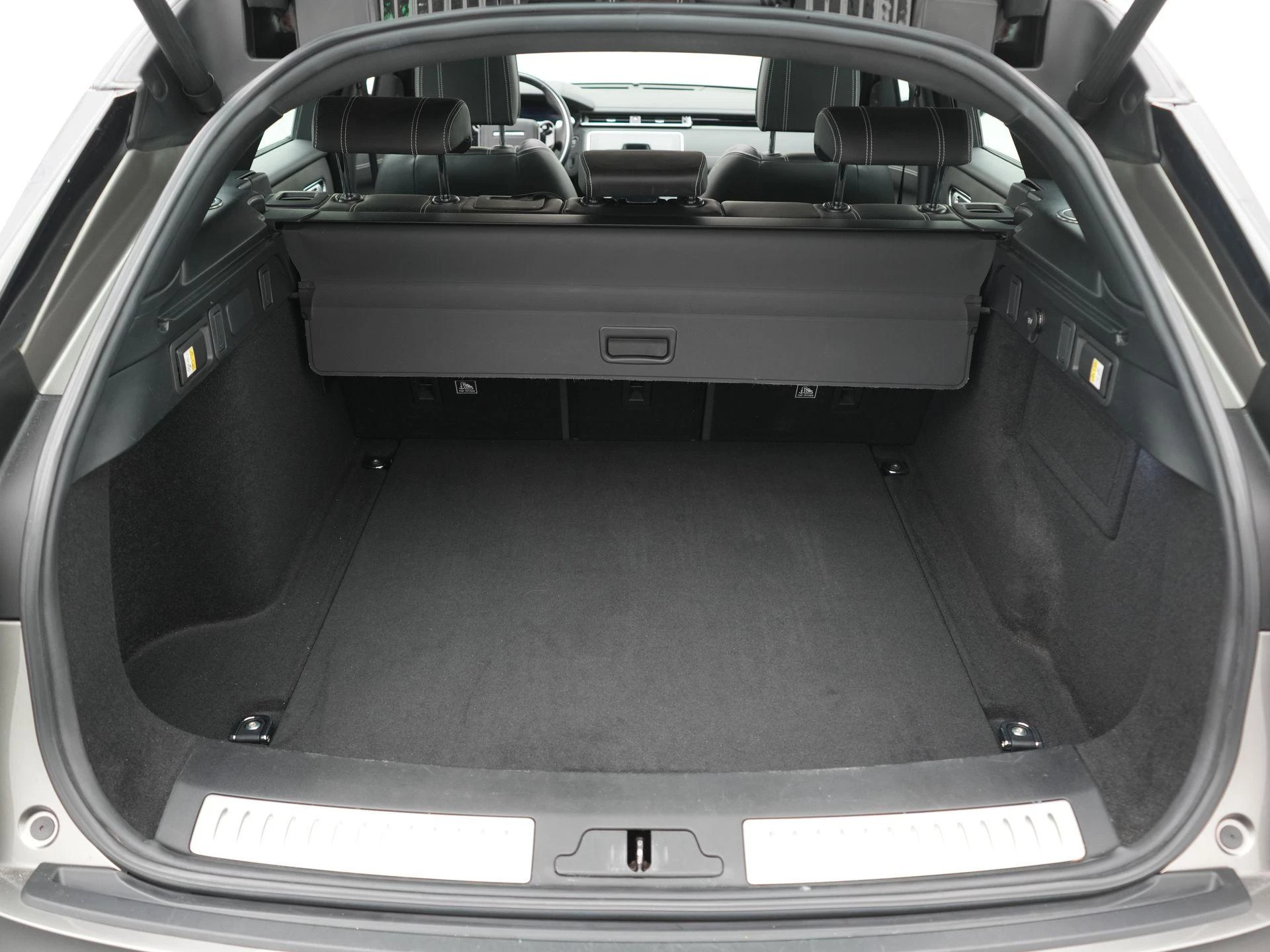 Land Rover-Range Rover Velar-image-42