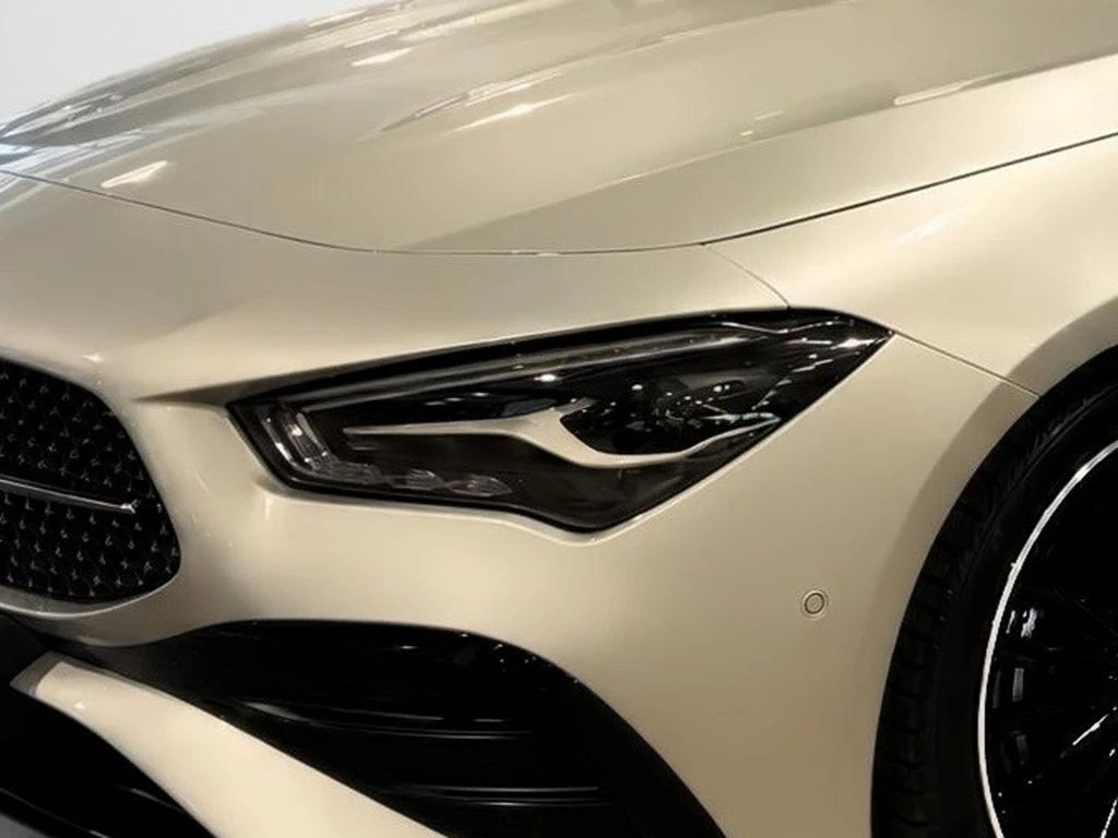 Mercedes-Benz-CLA 200-image-4