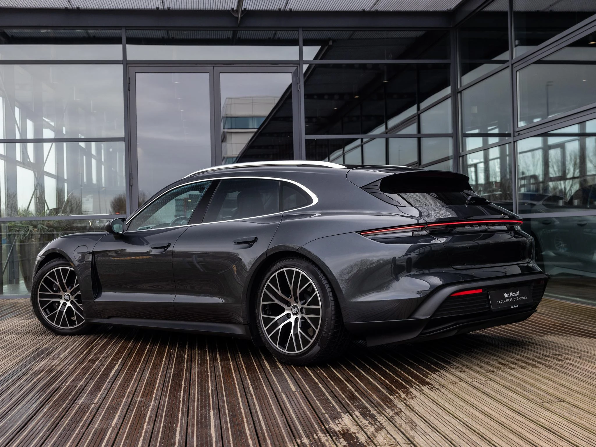 Porsche-Taycan-image-7