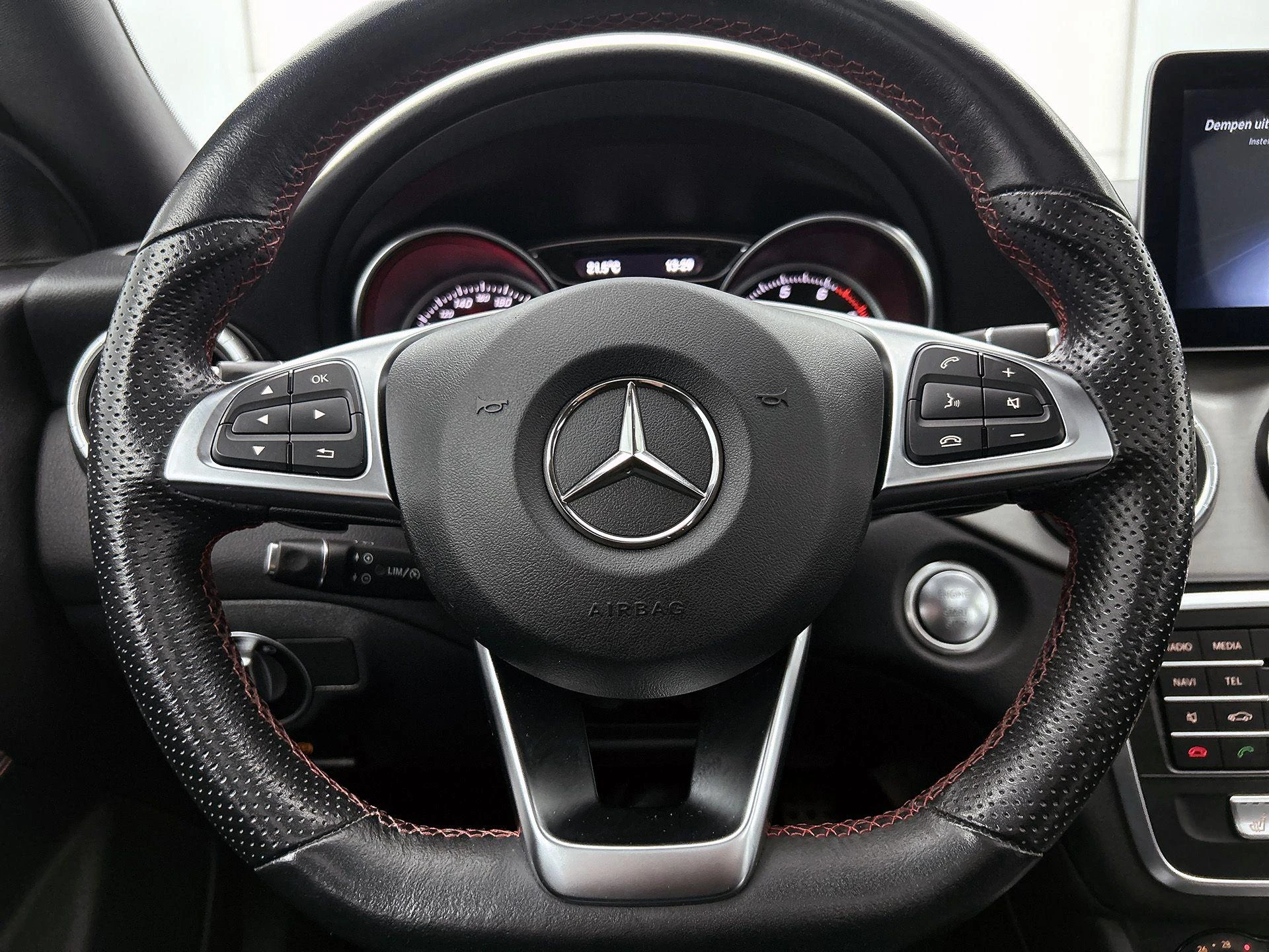 Mercedes-Benz-CLA-image-31