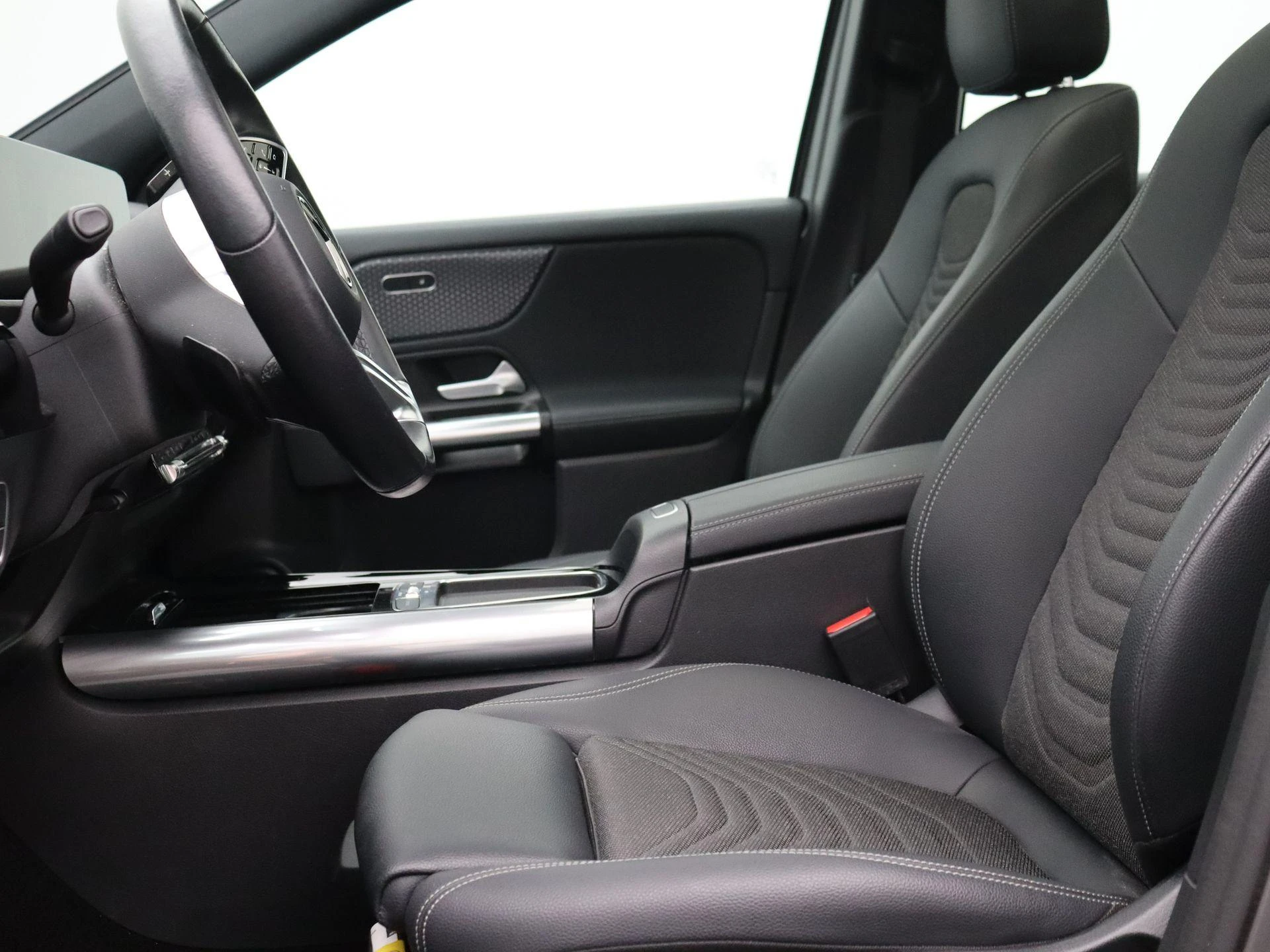 Mercedes-Benz-EQA-image-8
