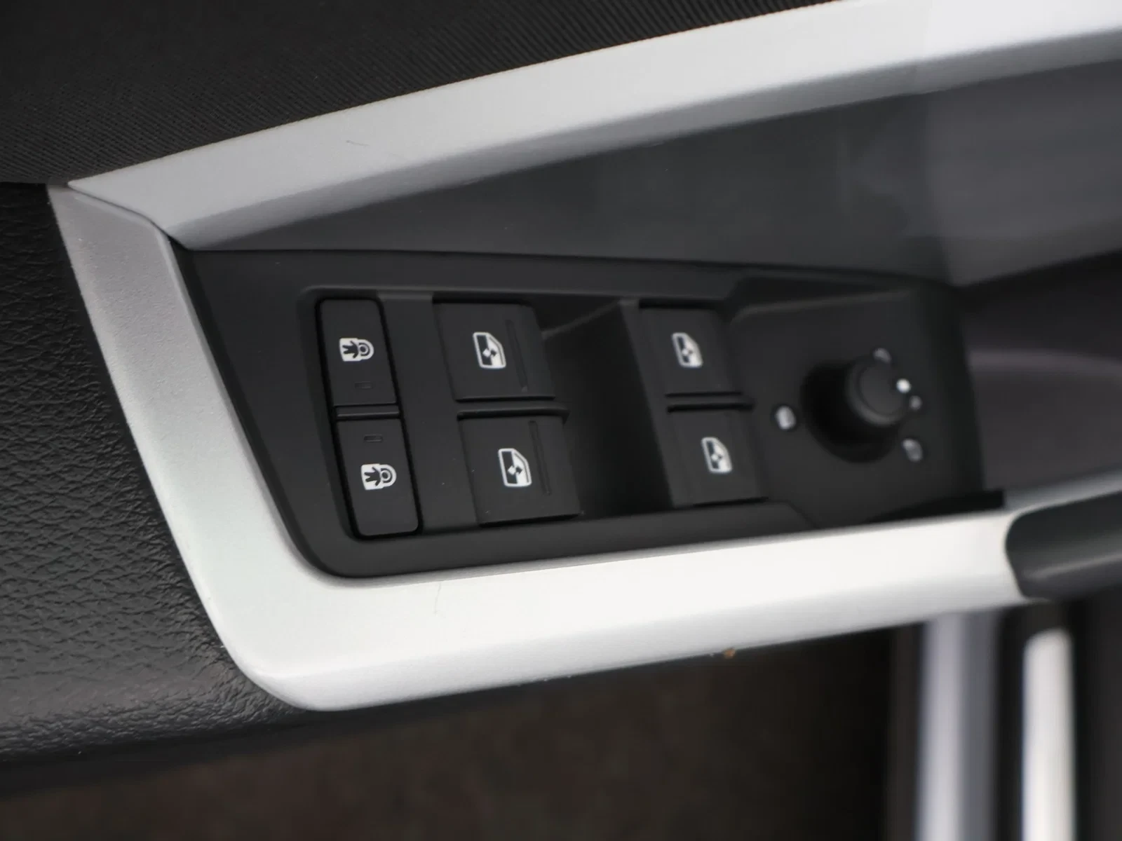 Audi Q3 35TFSI Business Edition Advanced 150PK *AUTOMAAT*VIRTUAL COCKPIT*SHADOW LOOK*TREKHAAK*CRUISE*PDC*APP