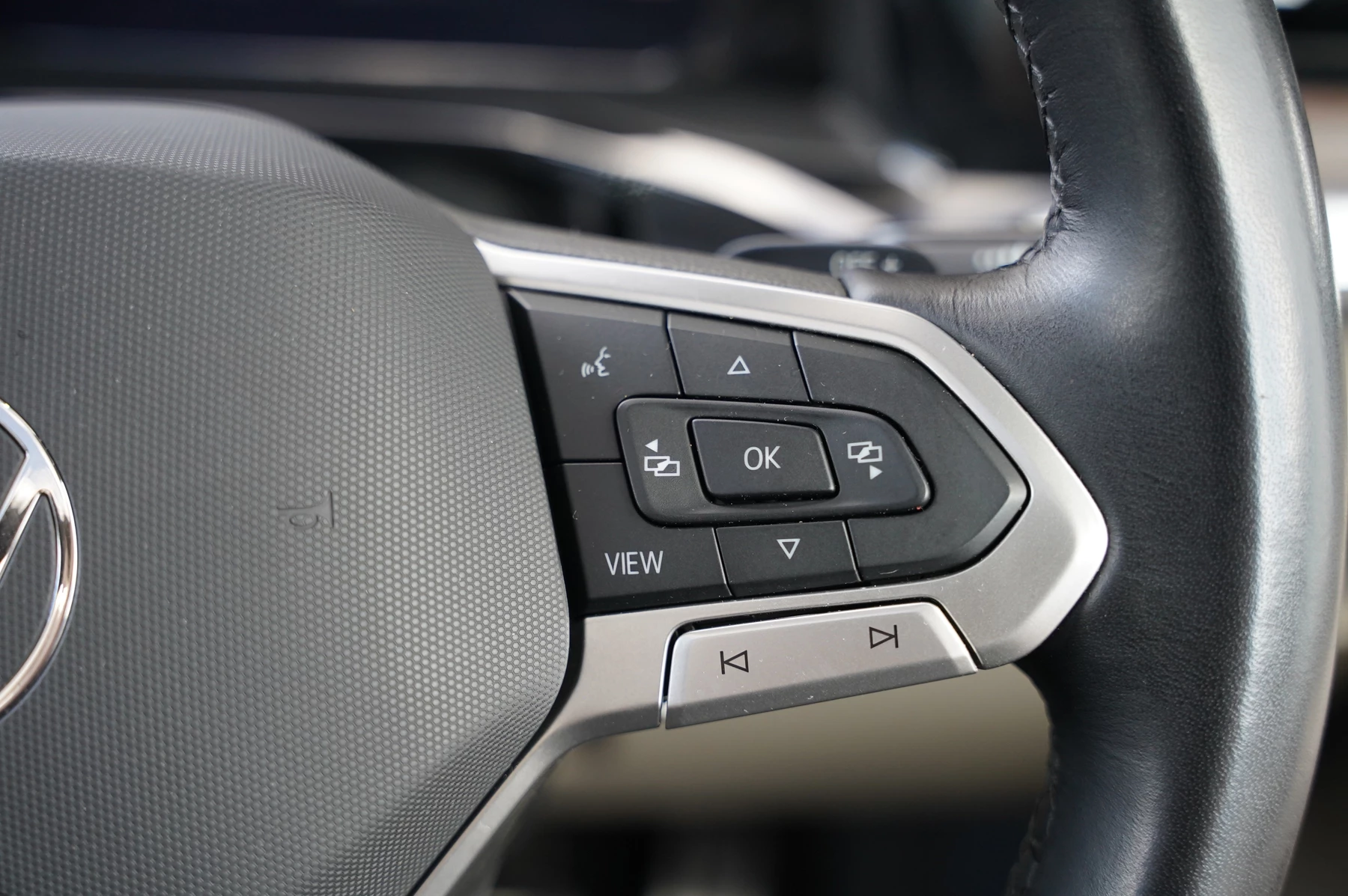 Volkswagen-Multivan-image-17
