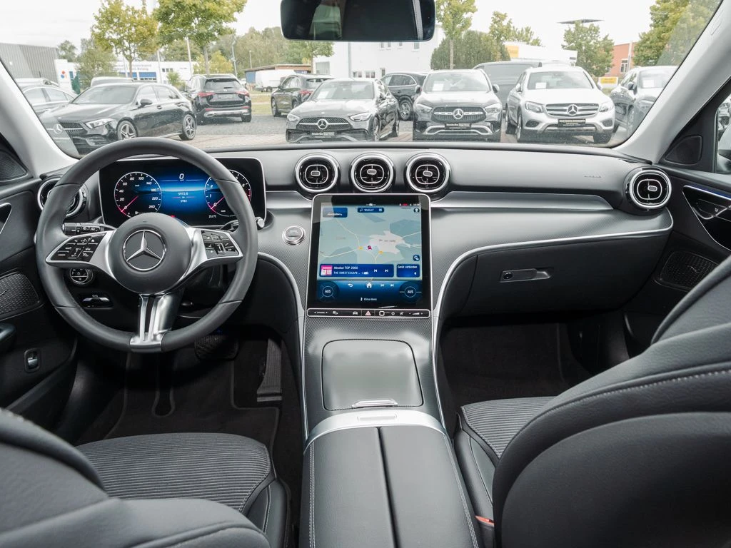 Mercedes-Benz-C-Klasse 180-image-13