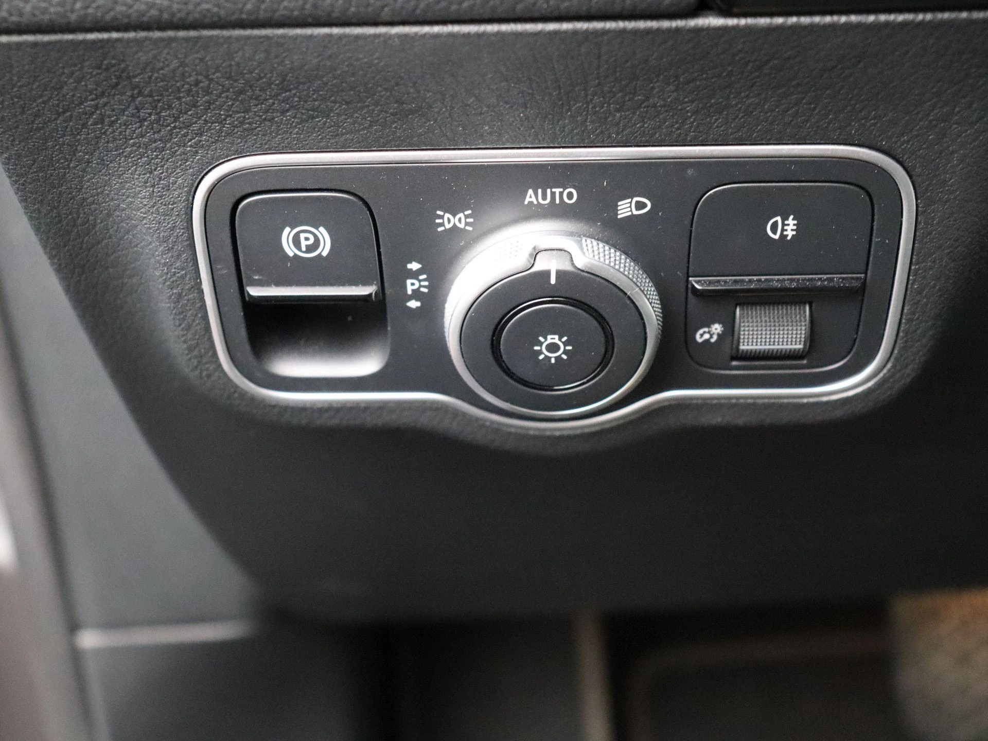 Mercedes-Benz-EQA-image-11