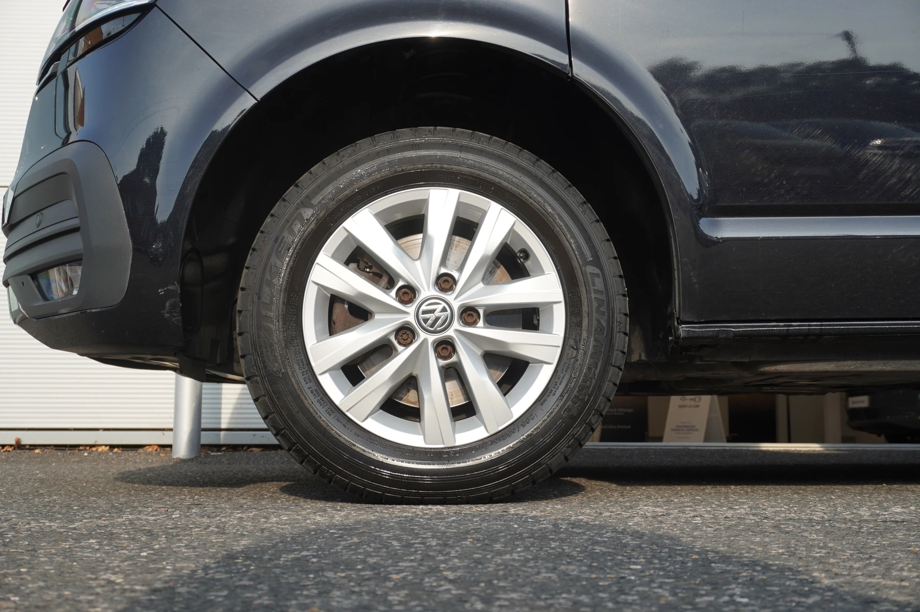Volkswagen-Transporter-image-4