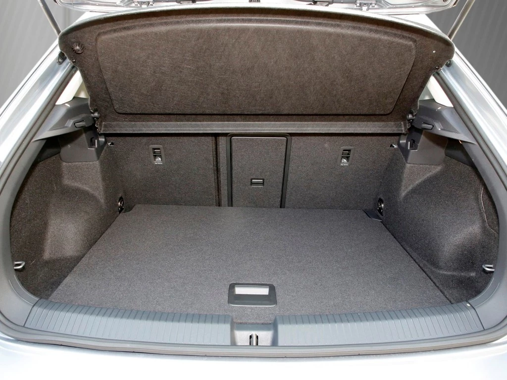 Volkswagen T-Roc 1.5 TSI DSG Life 16" LM NAVI RFK LED SHZ ACC