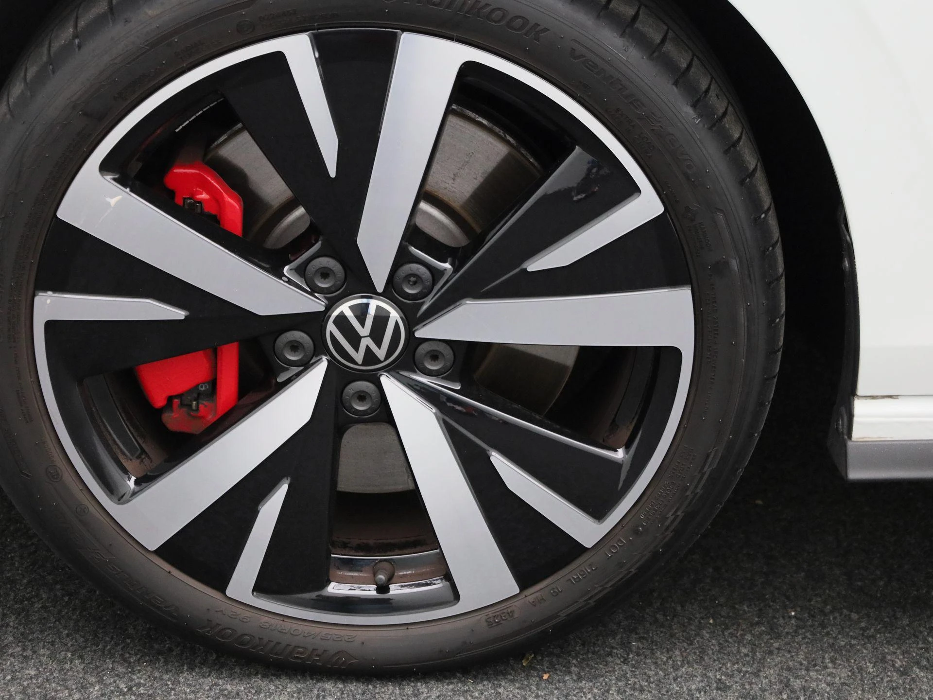 Volkswagen-Golf-image-13