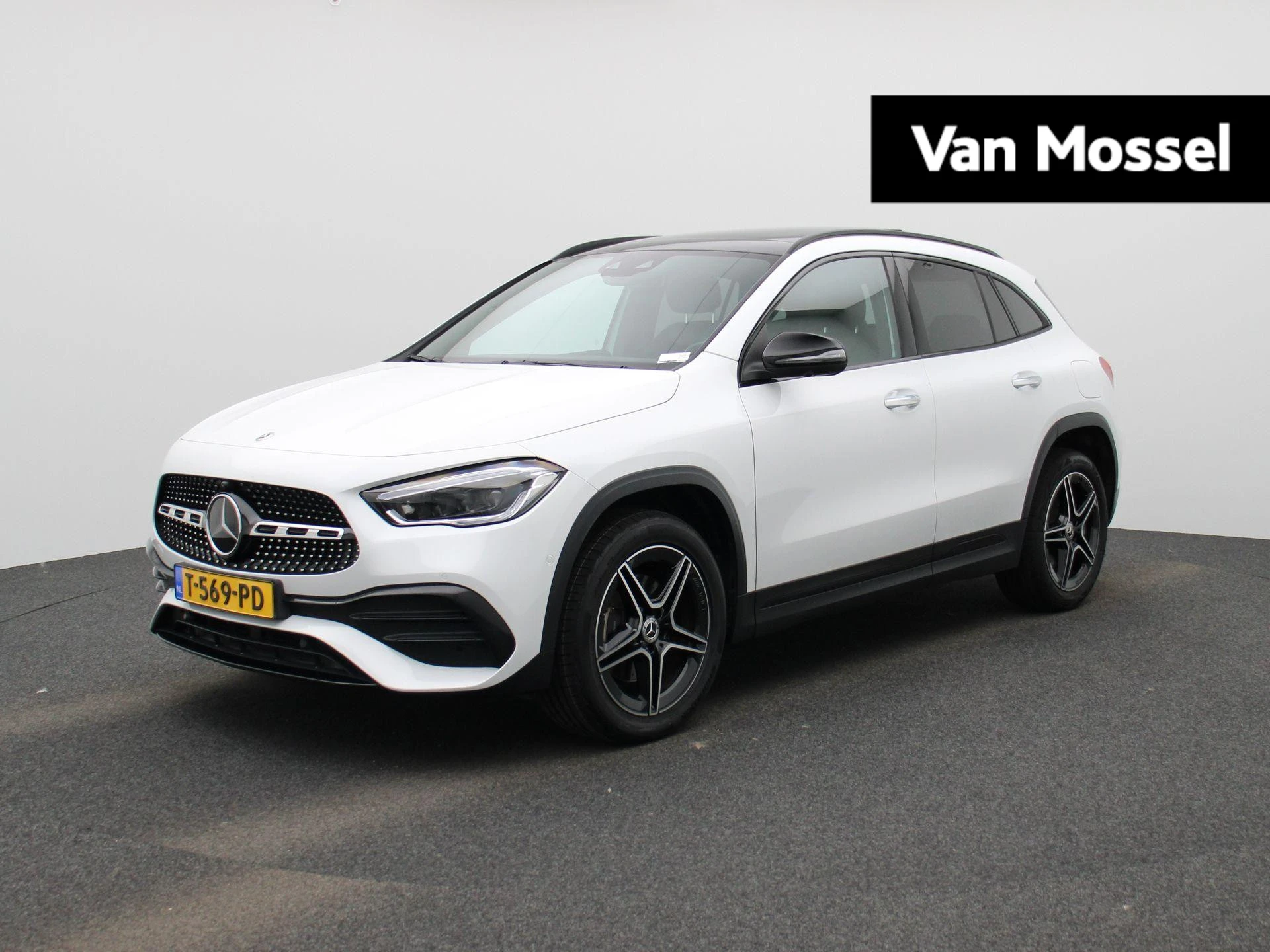 Mercedes-Benz-GLA-image-0