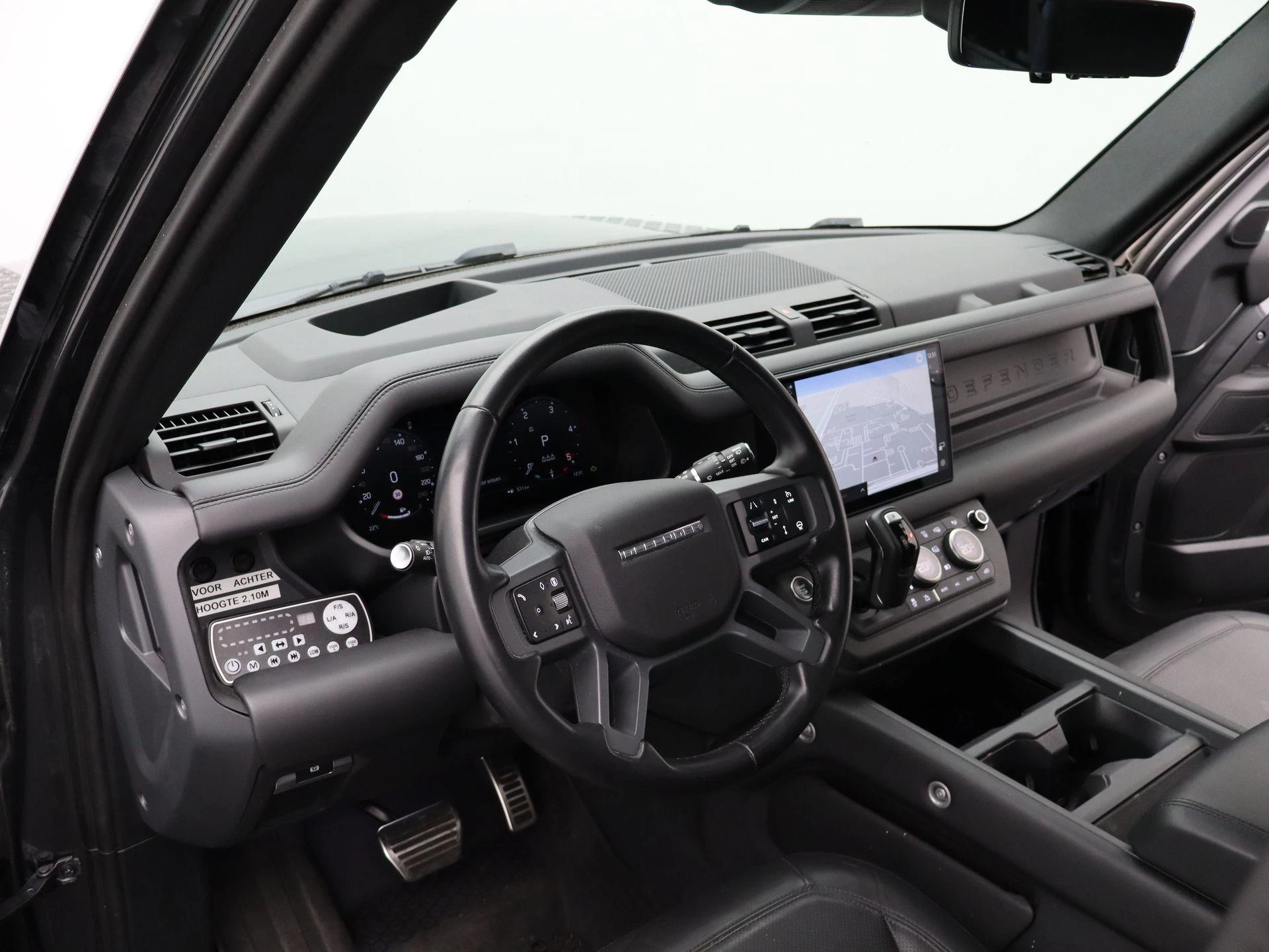 Land Rover-Defender-image-30