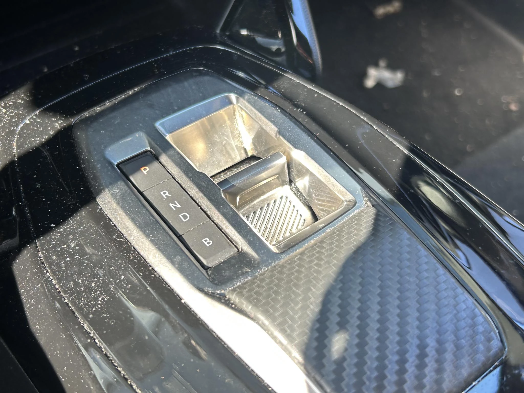 Peugeot-e-2008-image-18